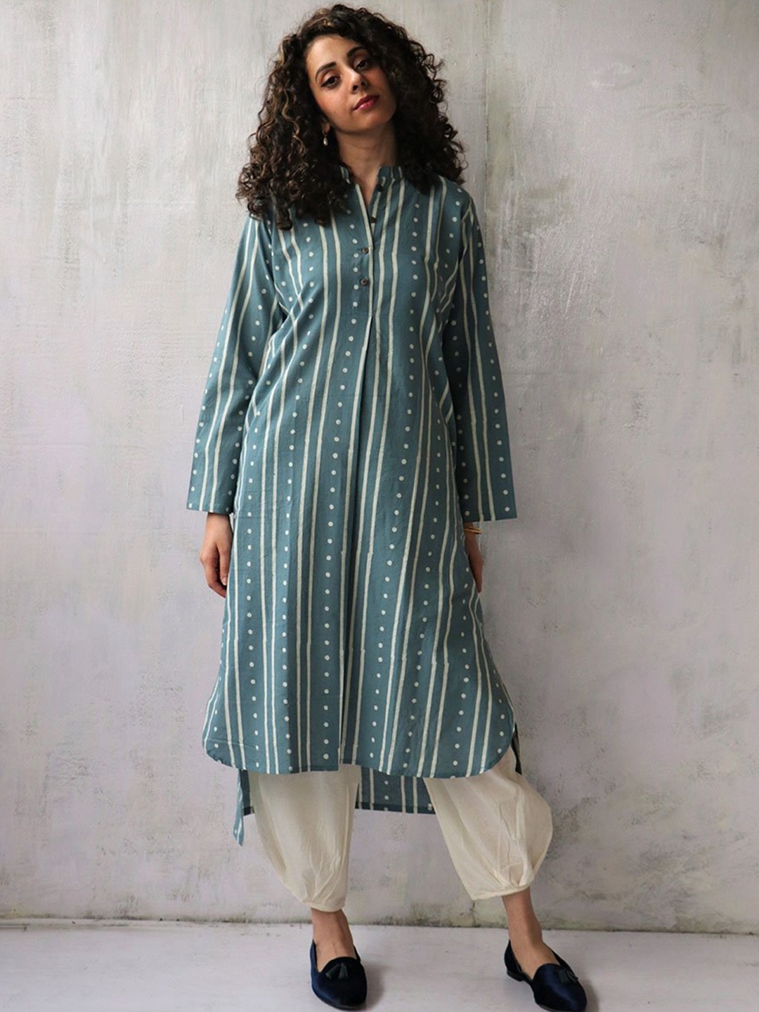 

Chidiyaa Women Blue Striped Pleated Pure Cotton Kurta with Salwar