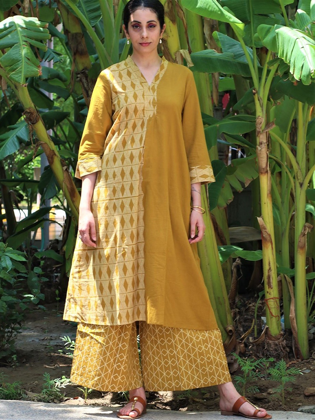 

Chidiyaa Women Mustard Yellow Panelled Pure Cotton Kurta with Palazzos