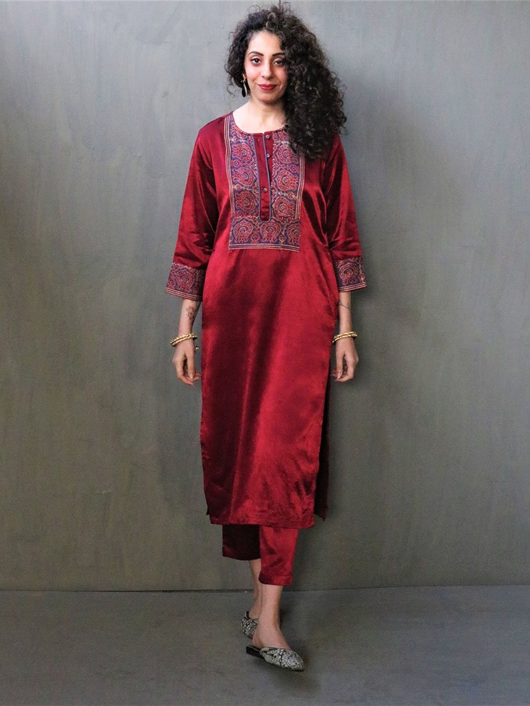 

Chidiyaa Women Maroon Ethnic Motifs Embroidered Kurta with Trousers