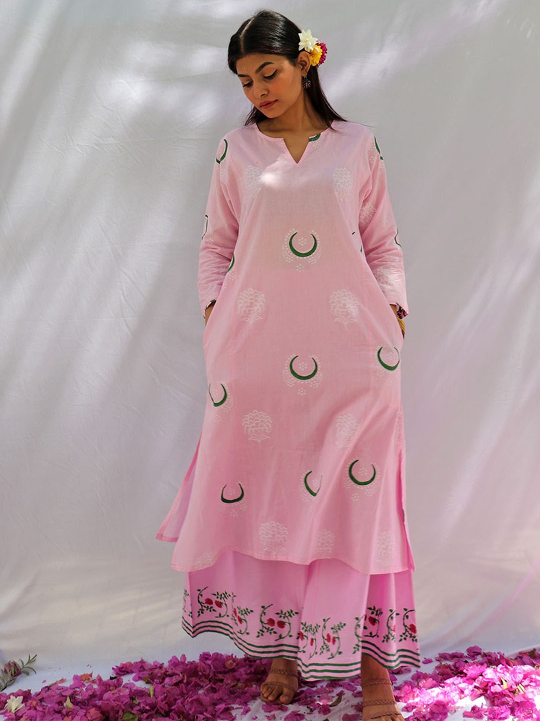 

Chidiyaa Women Pink Pure Cotton Printed Kurta with Palazzos