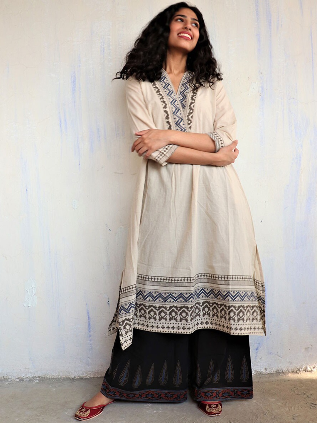 

Chidiyaa Women Black Printed Pure Cotton Kurta with Palazzos