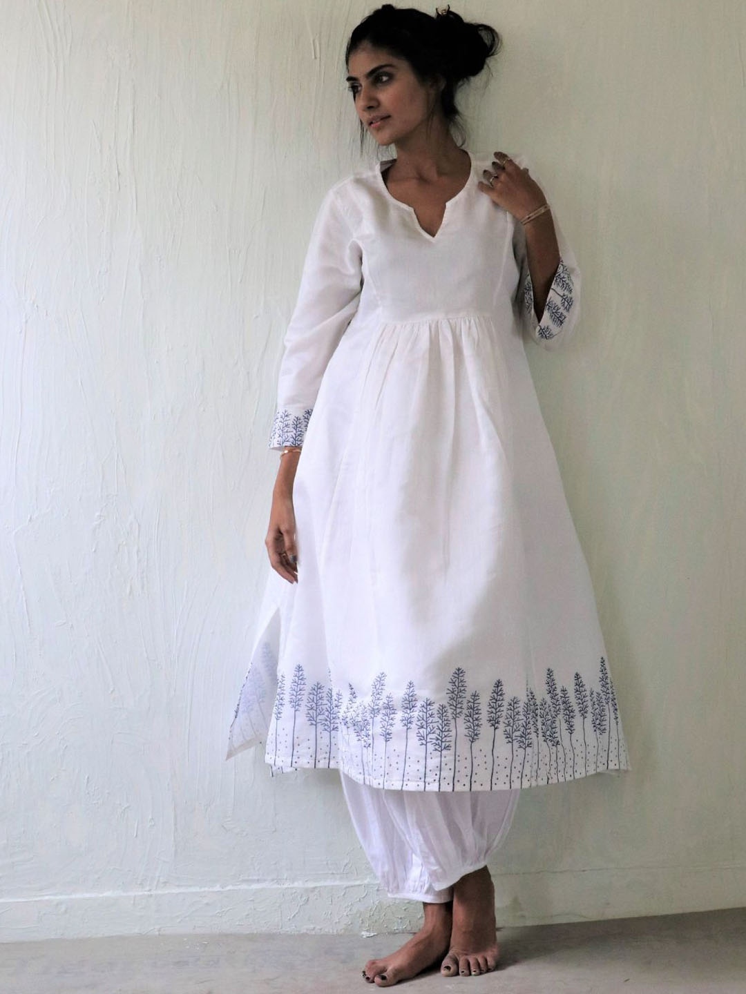 

Chidiyaa Women White Ethnic Motifs Panelled Chanderi Silk Kurta with Salwar