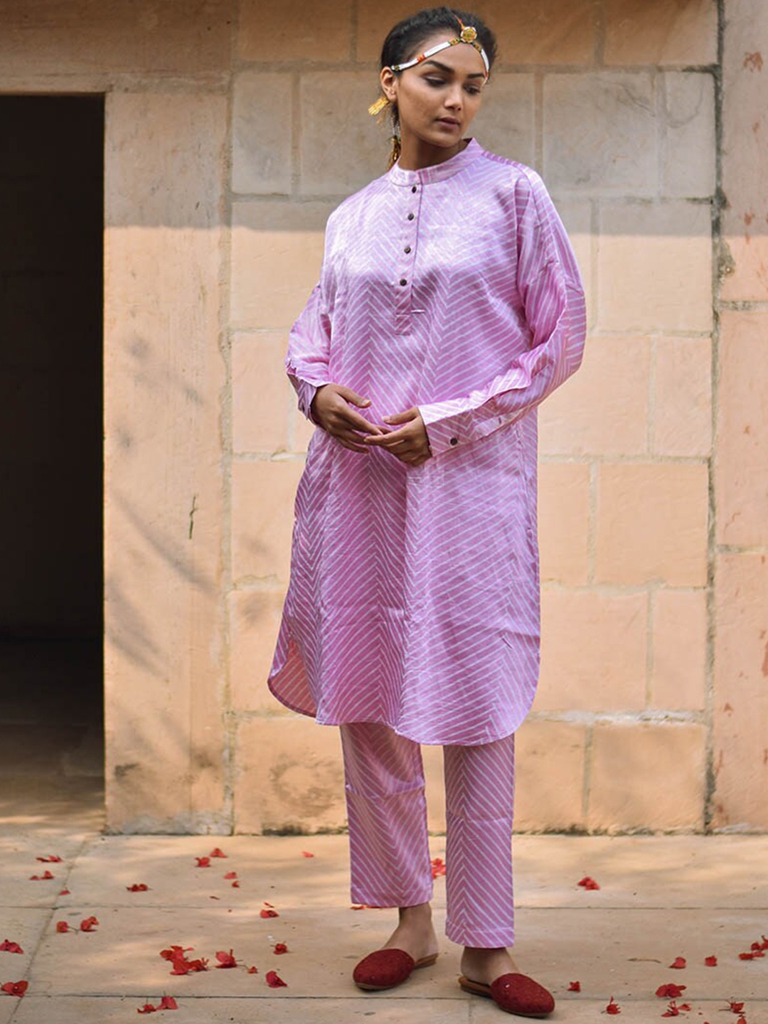 

Chidiyaa Women Pink Striped Kurta with Trousers