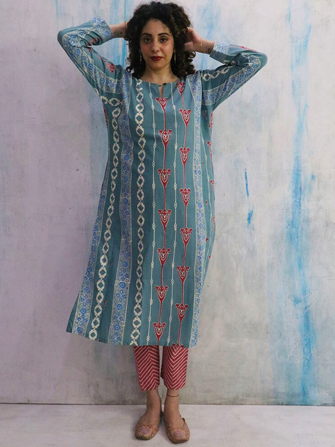 

Chidiyaa Women Blue Ethnic Motifs Printed Pure Cotton Kurta with Trousers