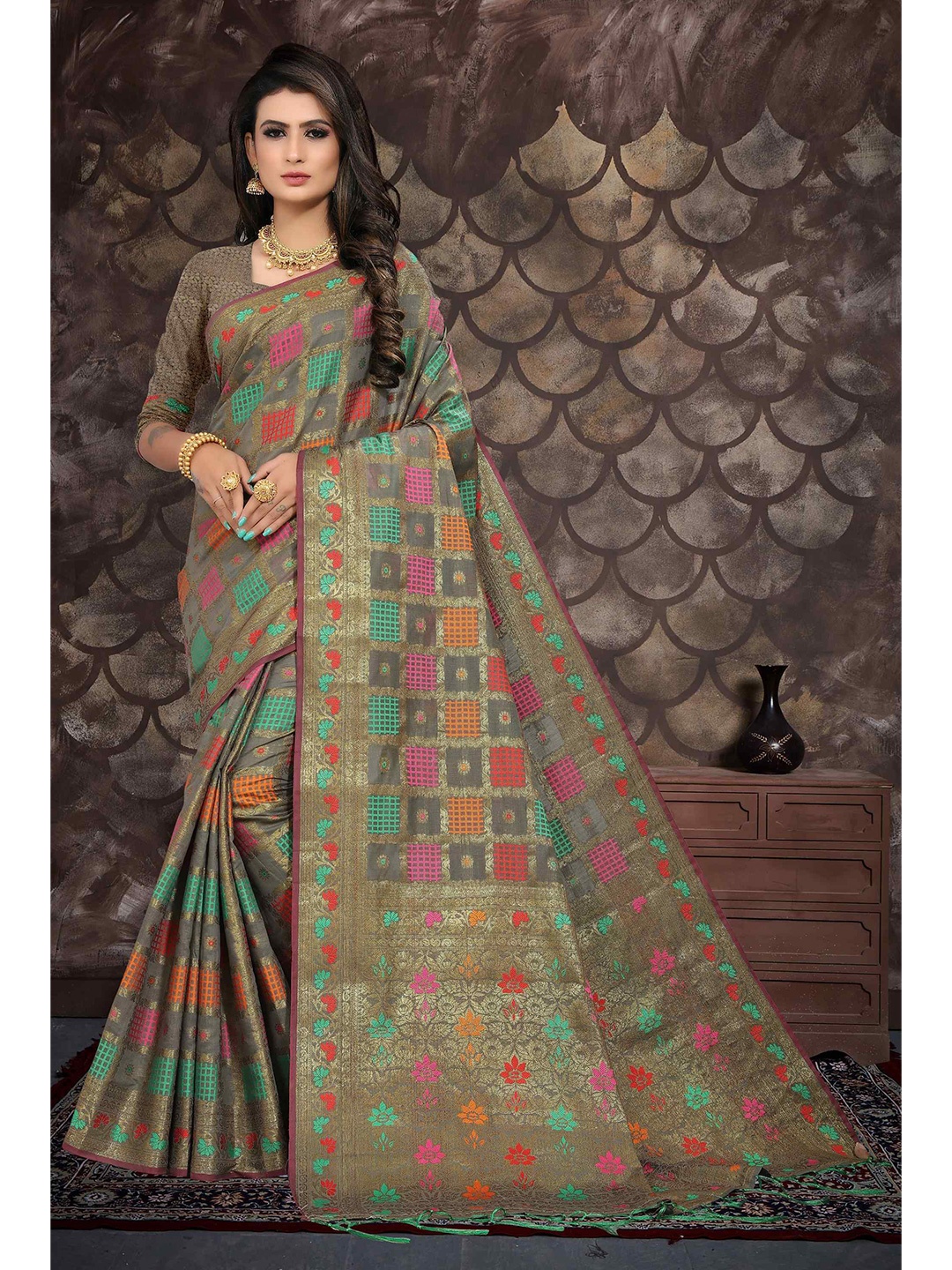 

Mizzific Grey & Gold-Toned Woven Design Zari Pure Cotton Chanderi Saree With Blouse Piece