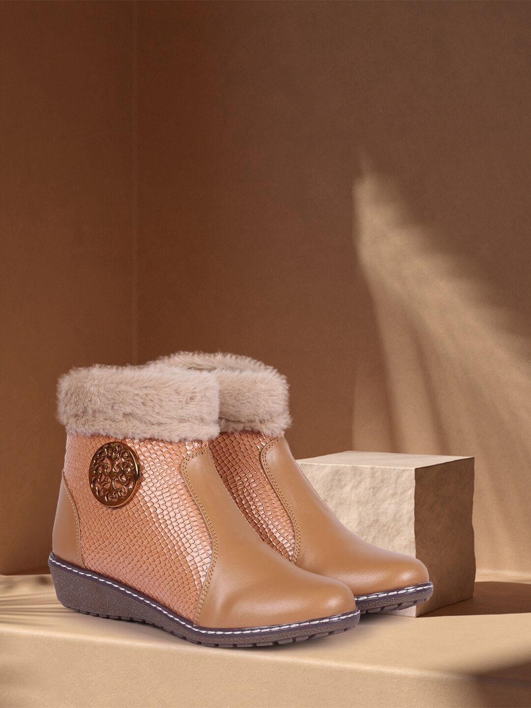 

Bella Toes Women Beige Solid Flat Boots