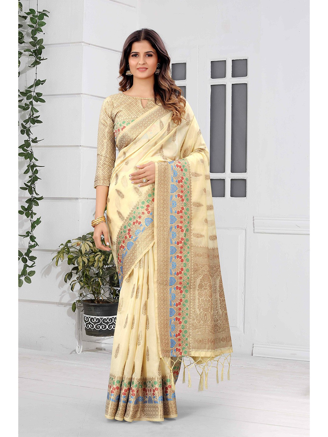 

Mizzific Cream-Coloured & Red Ethnic Motifs Zari Organza Chanderi Saree