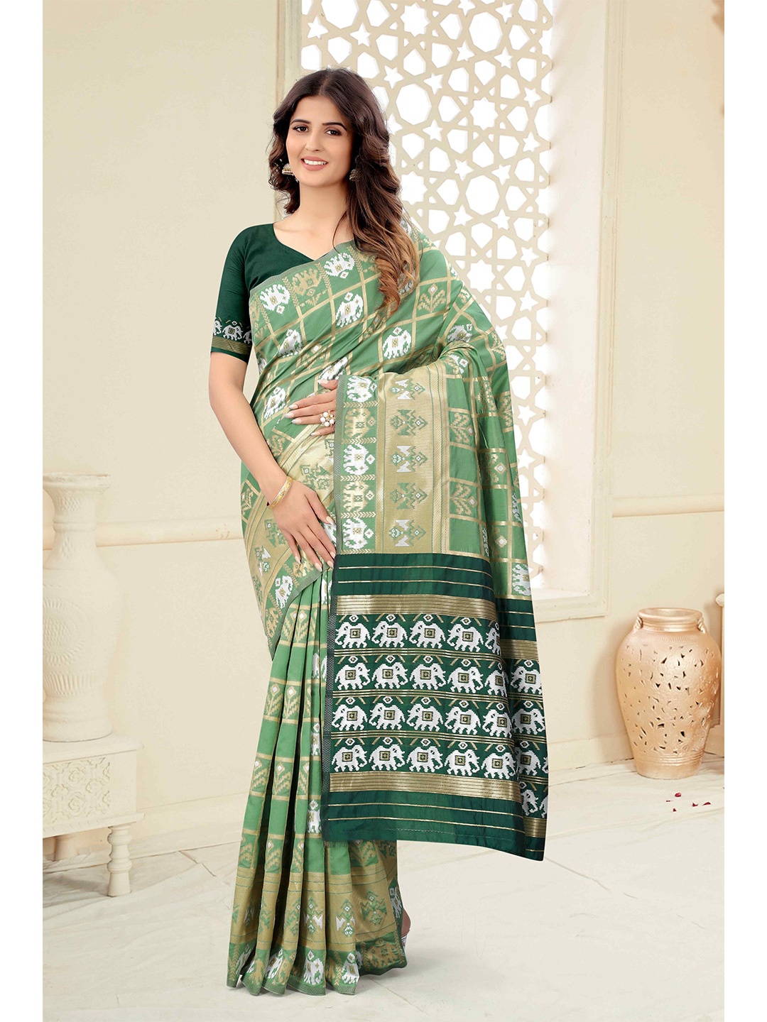 

Mizzific Lime Green & Gold-Toned Woven Design Zari Silk Cotton Banarasi Saree