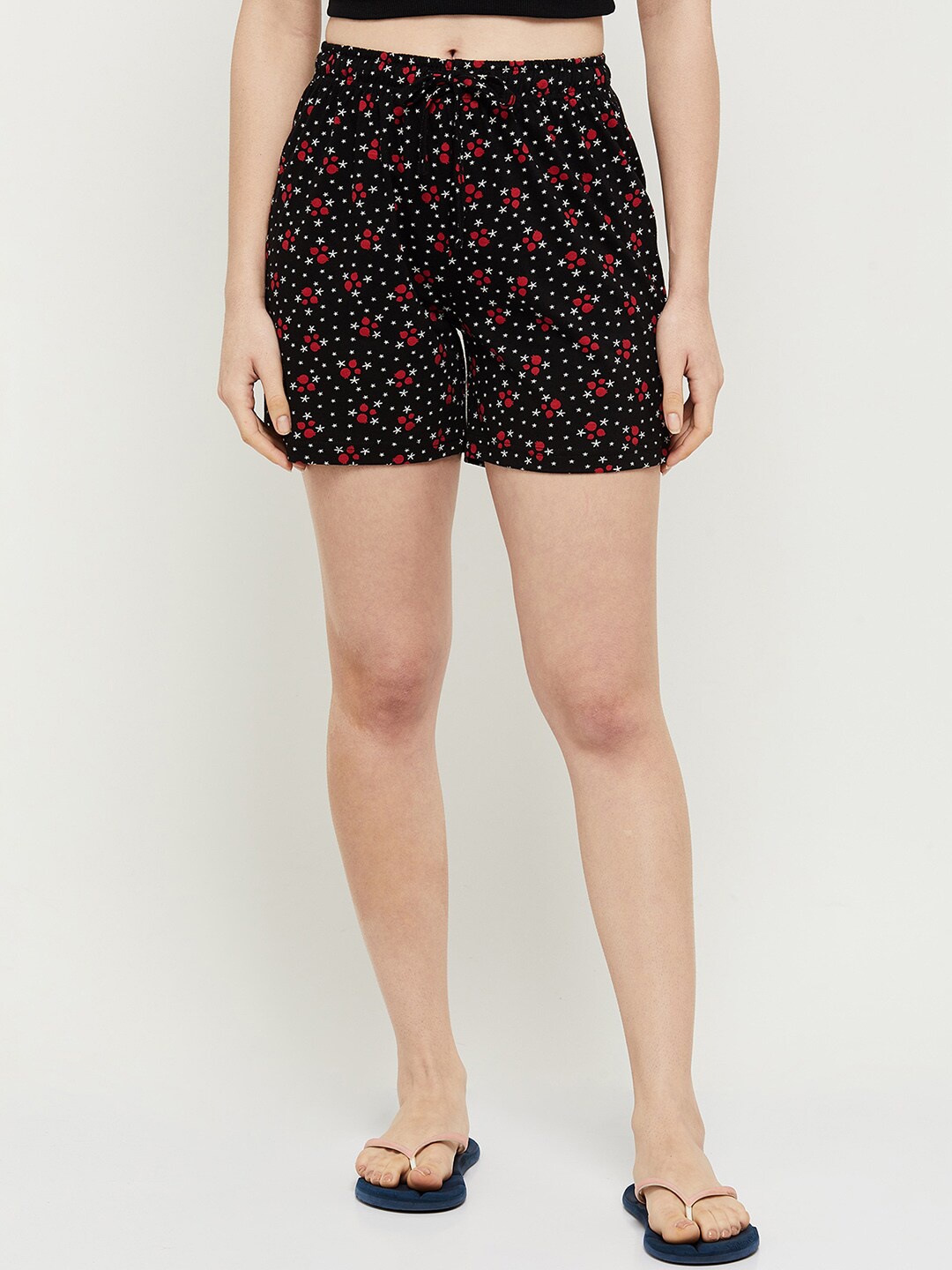 

max Women Black & White Printed Lounge Shorts