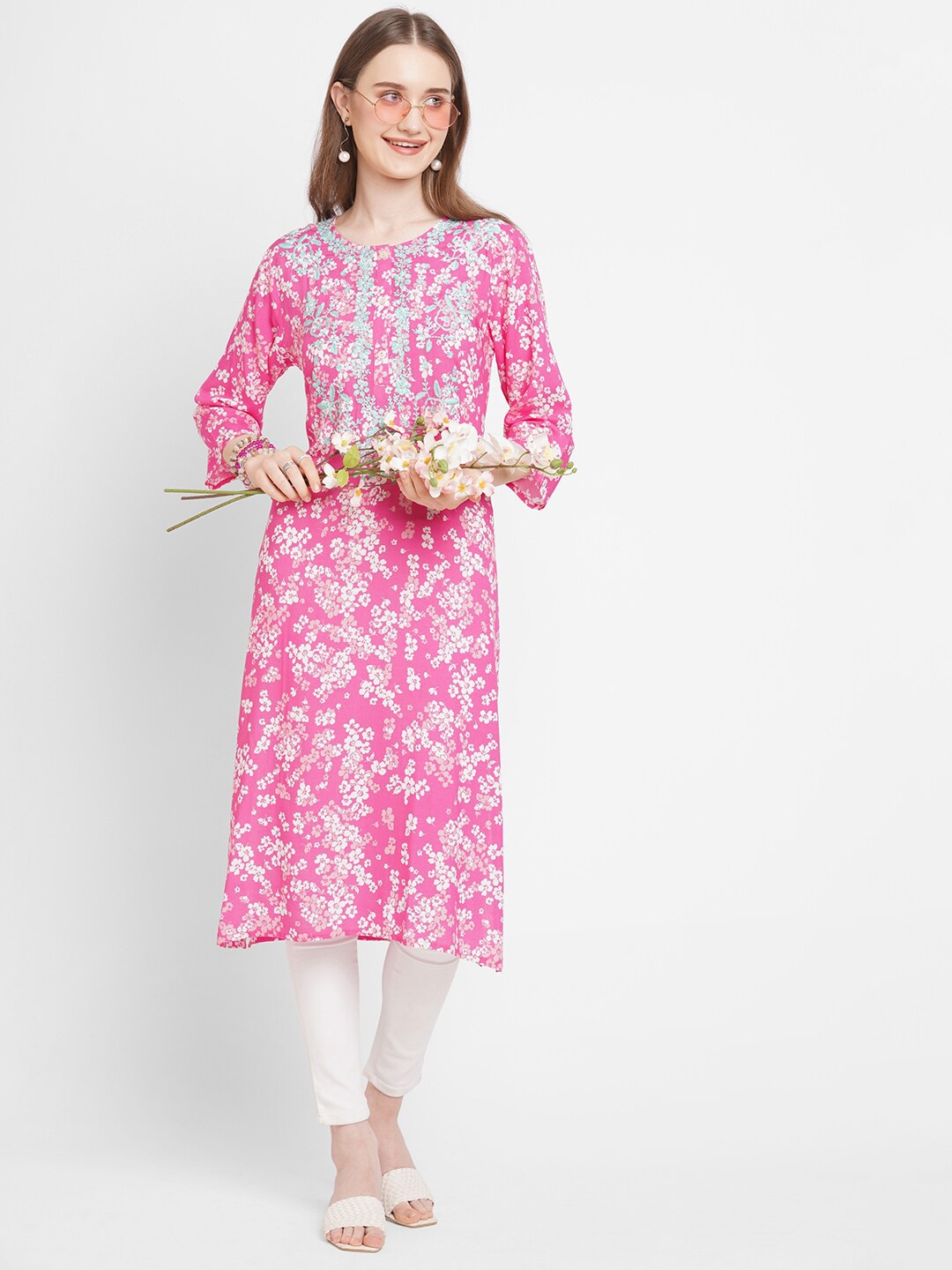 

Cloth Haus India Women Pink & White Floral Printed Thread Work Kurta