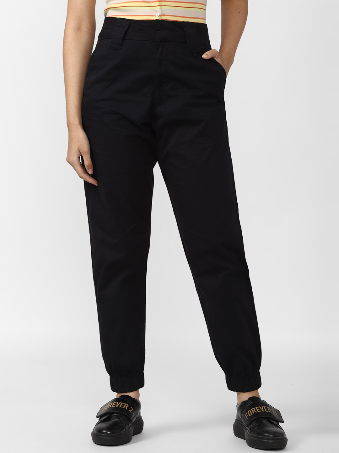 

FOREVER 21 Women Black Solid Cotton Joggers Trousers