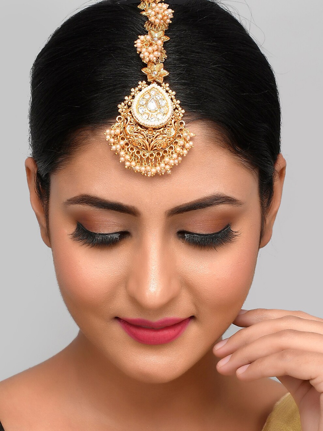 

AQUASTREET JEWELS Gold-Plated White Kundan Studded Maangtika