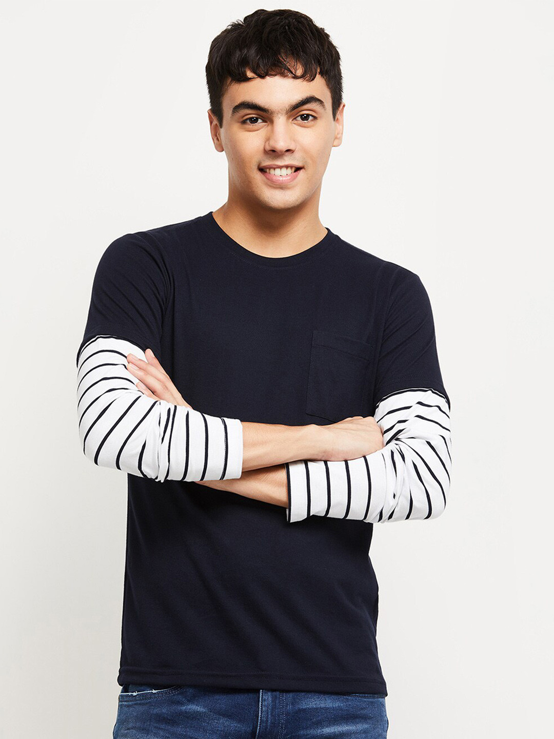 

max Men Blue & White Colourblocked T-shirt