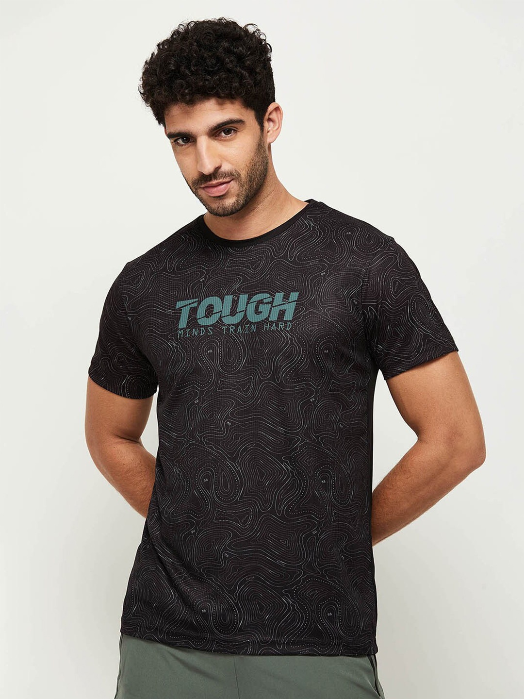 

max Men Black & Blue Polyester Typography Printed Extended Sleeves T-shirt