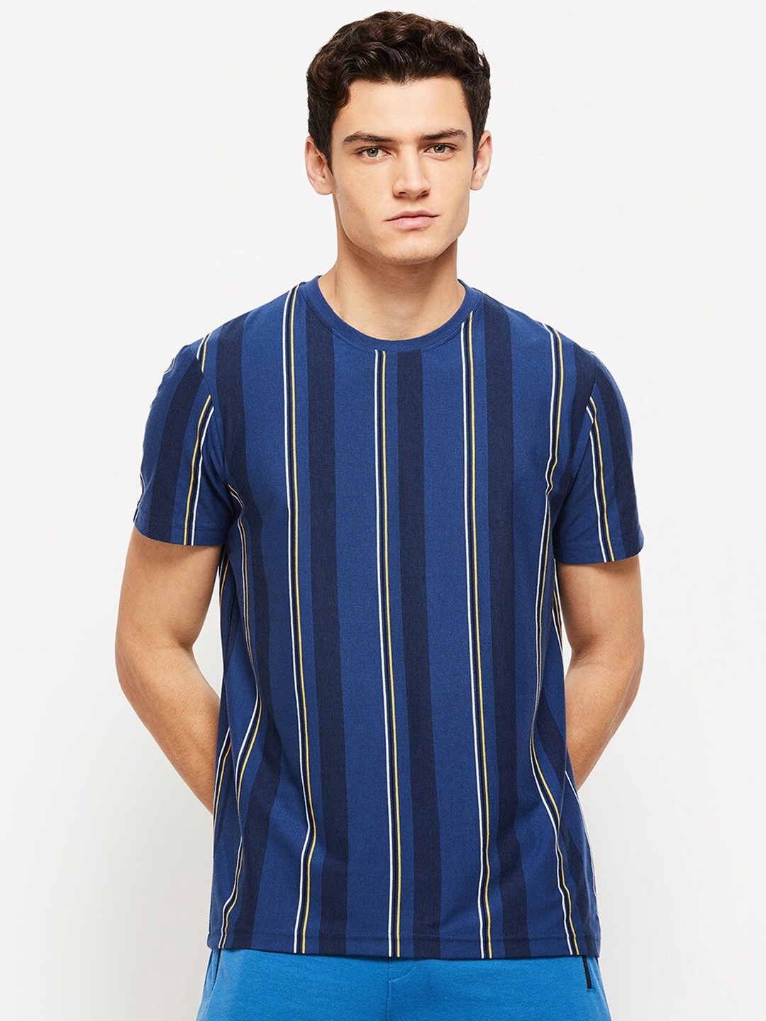

max Men Blue Striped T-shirt