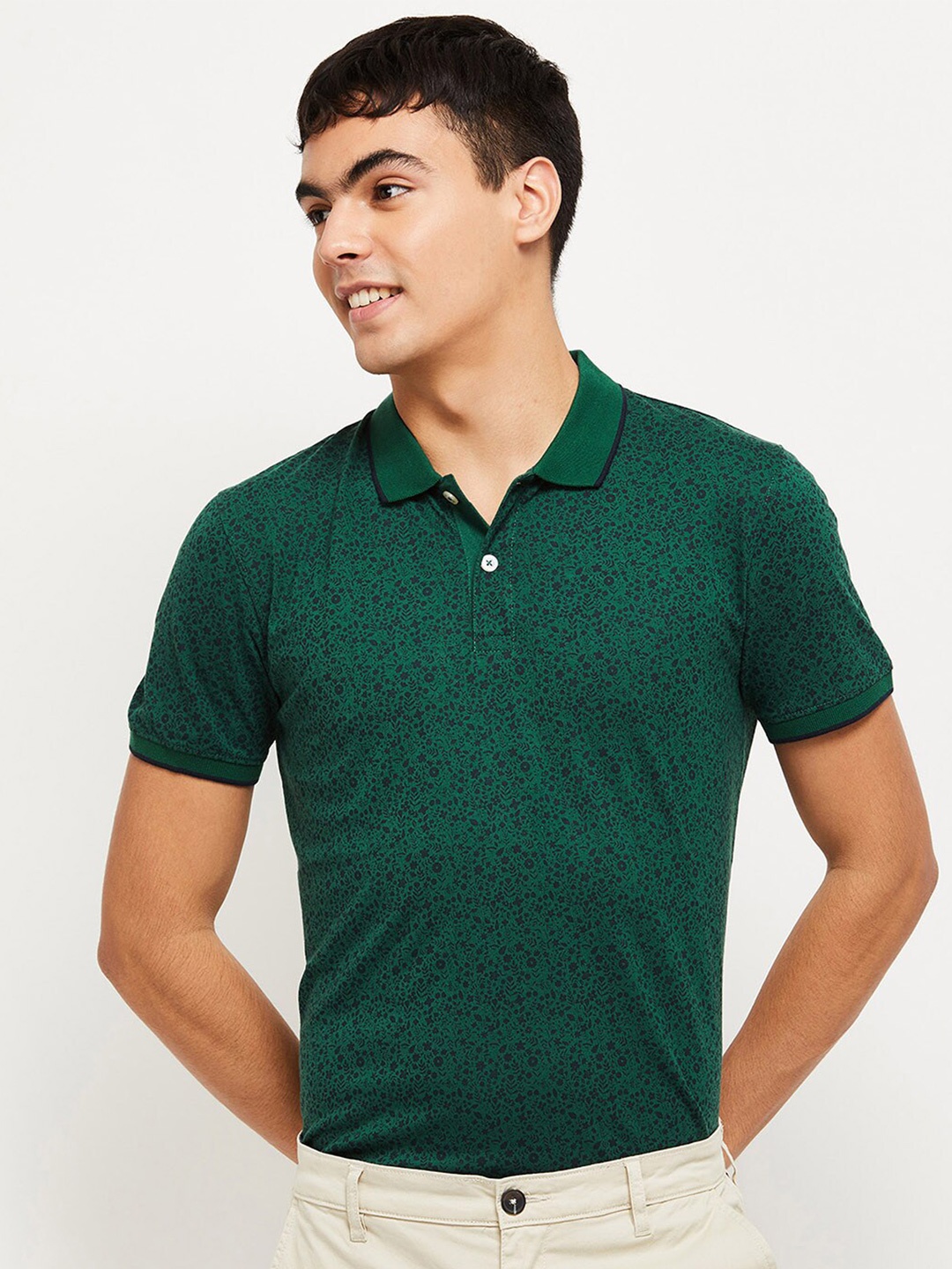 

max Men Green & Black Floral Printed Polo Collar T-shirt