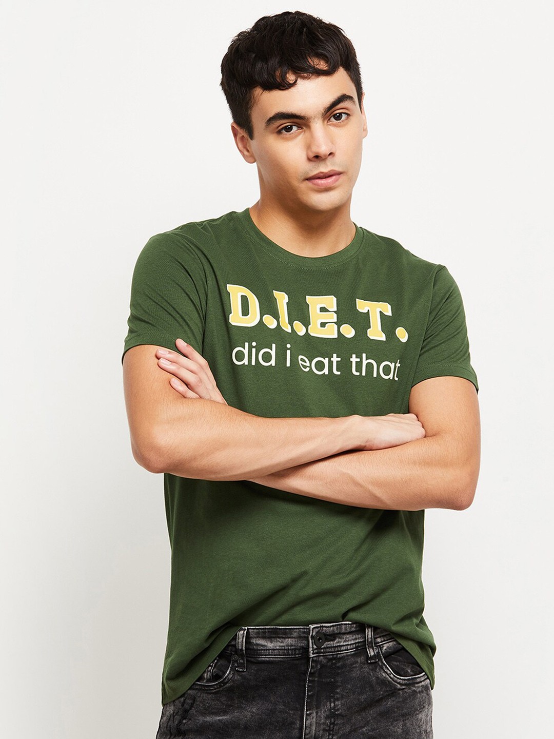 

max Men Green Typography Printed Applique T-shirt