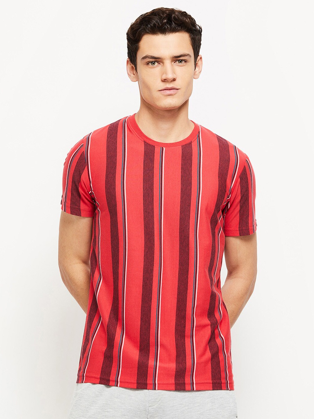 

max Men Red Striped Round Neck T-shirt