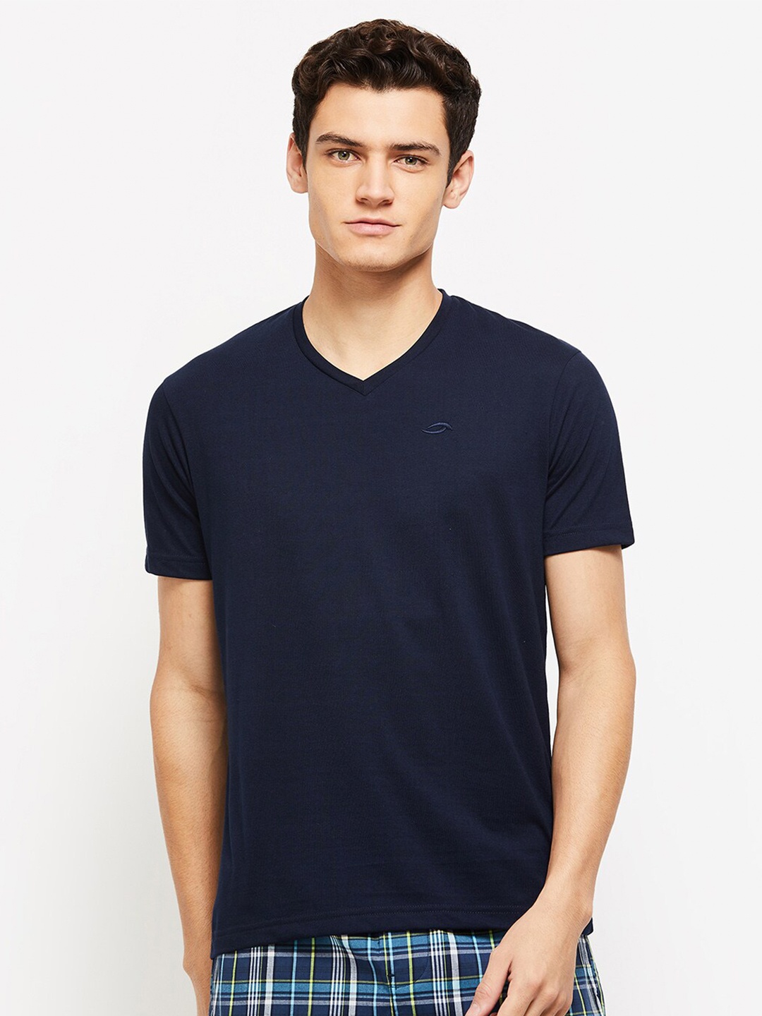 

max Men Blue V-Neck T-shirt