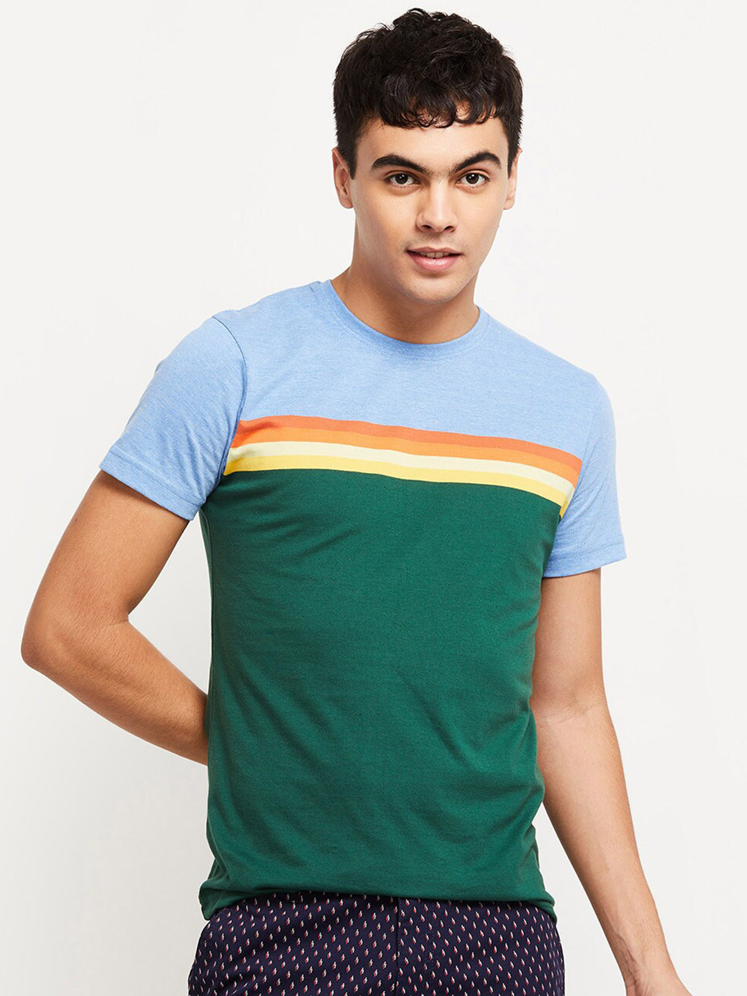 

max Men Green & Blue Colourblocked T-shirt
