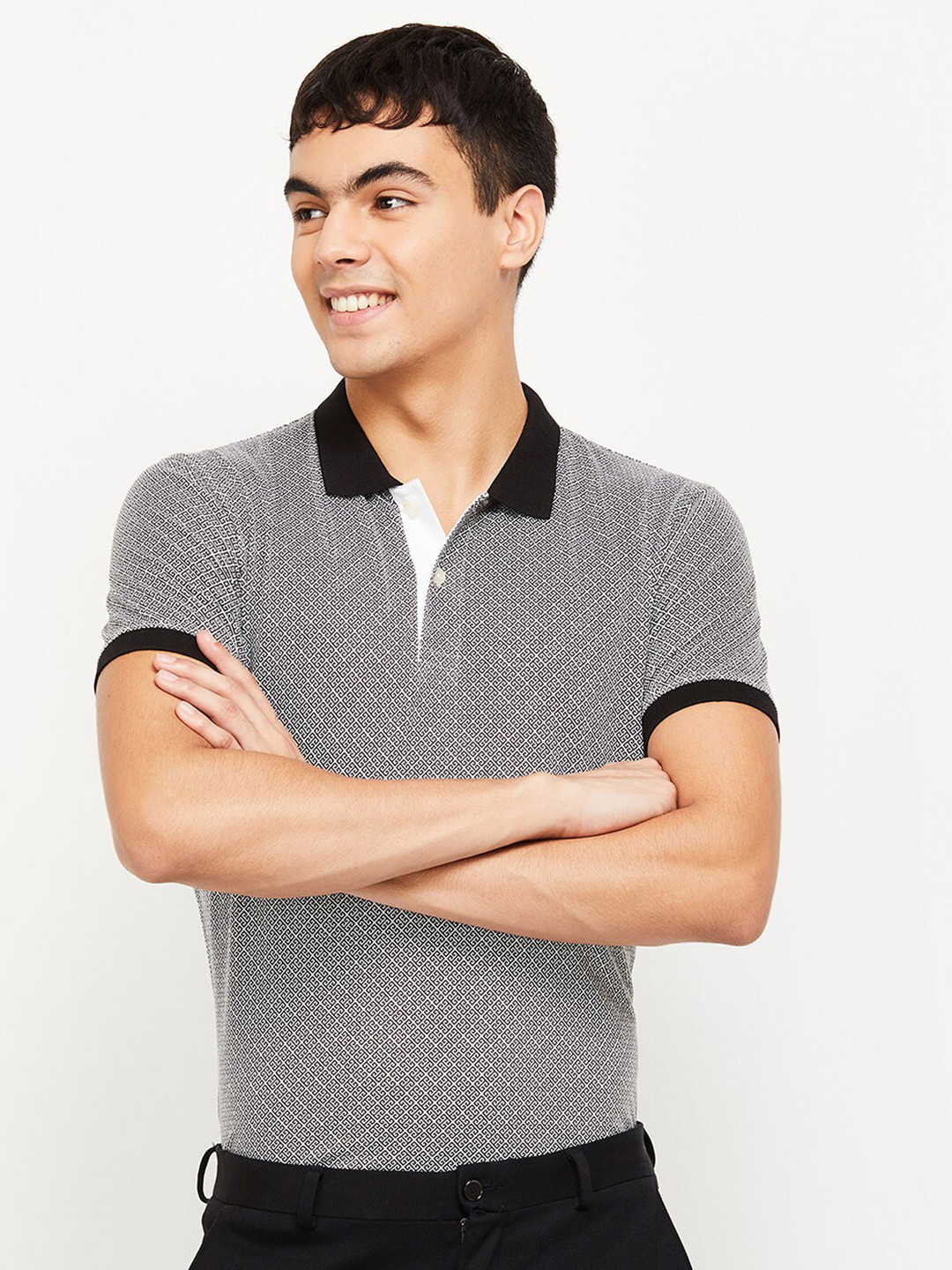 

max Men White & Black Geometric Printed Polo Collar T-shirt