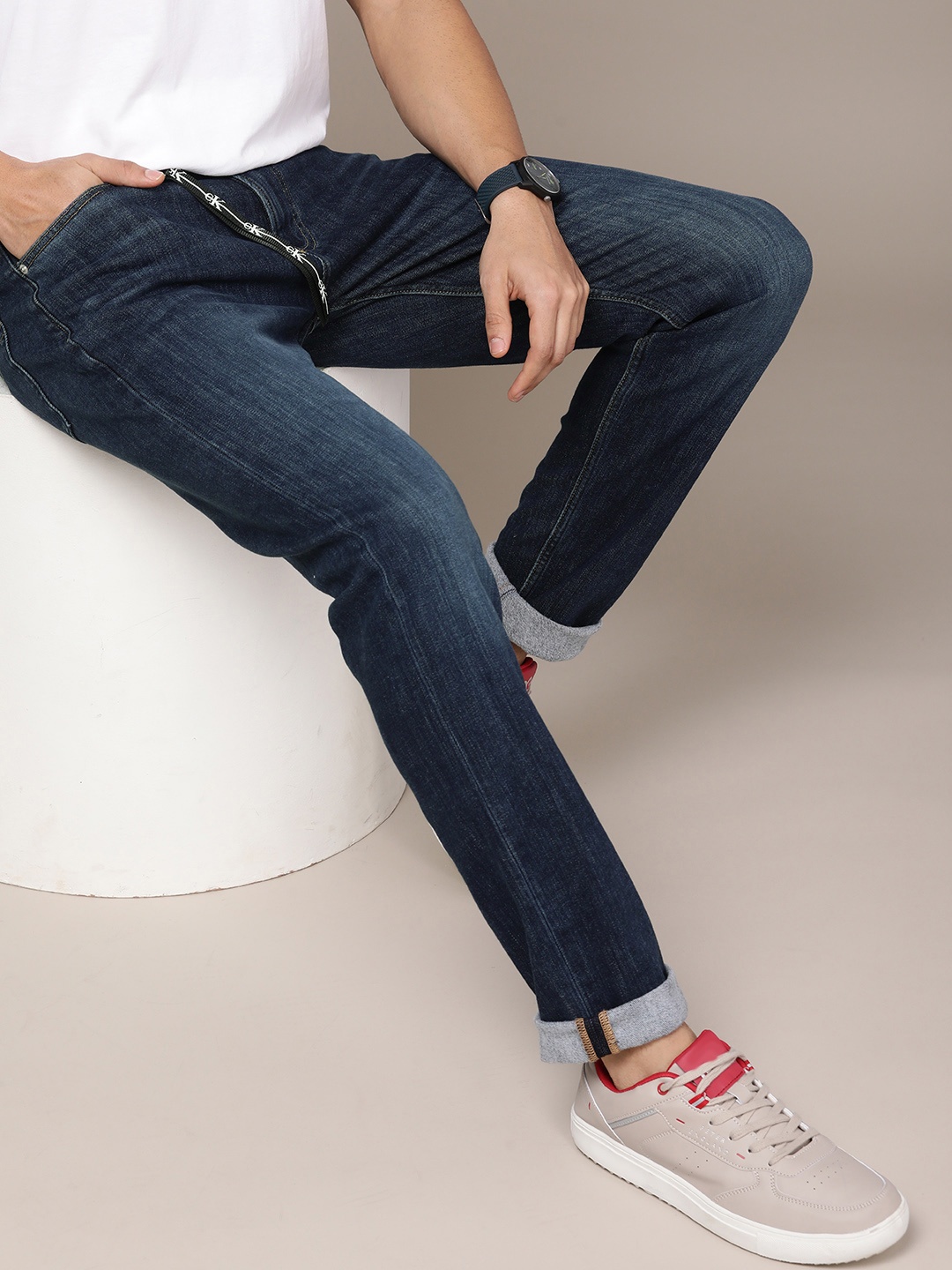 

Calvin Klein Jeans Men Blue Tapered Fit Light Fade Stretchable Jeans