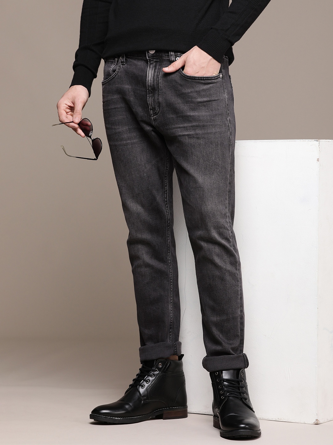 

Calvin Klein Jeans Men Grey Tapered Fit Light Fade Stretchable Jeans