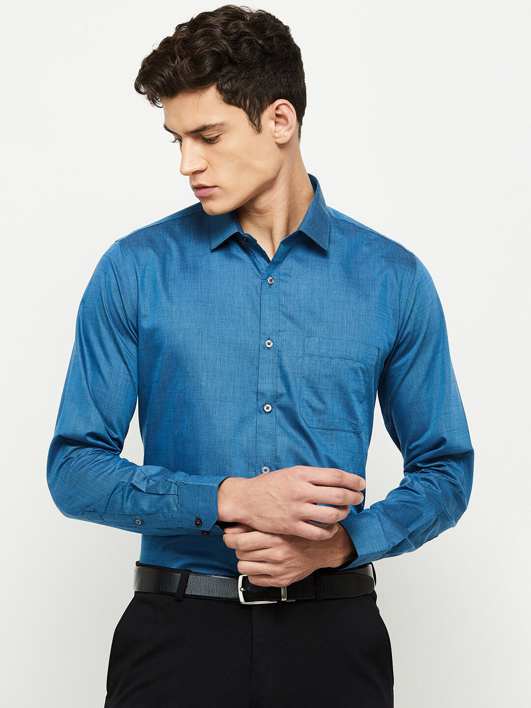 

max Men Blue Solid Slim Fit Formal Shirt