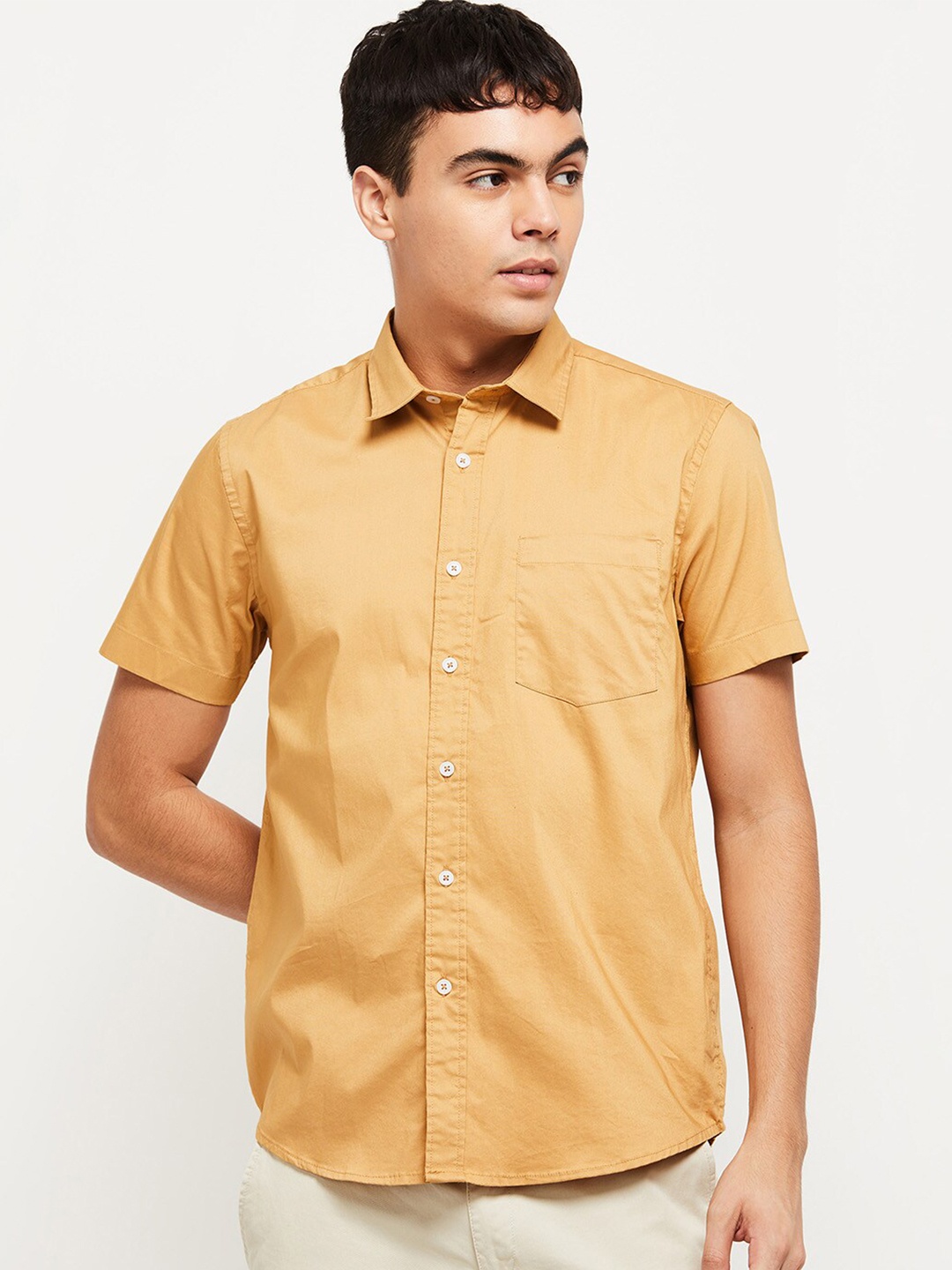 

max Men Mustard Slim Fit Casual Short Sleeves Shirt