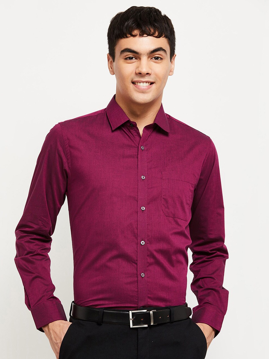 

max Men Burgundy Solid Slim Fit Formal Shirt