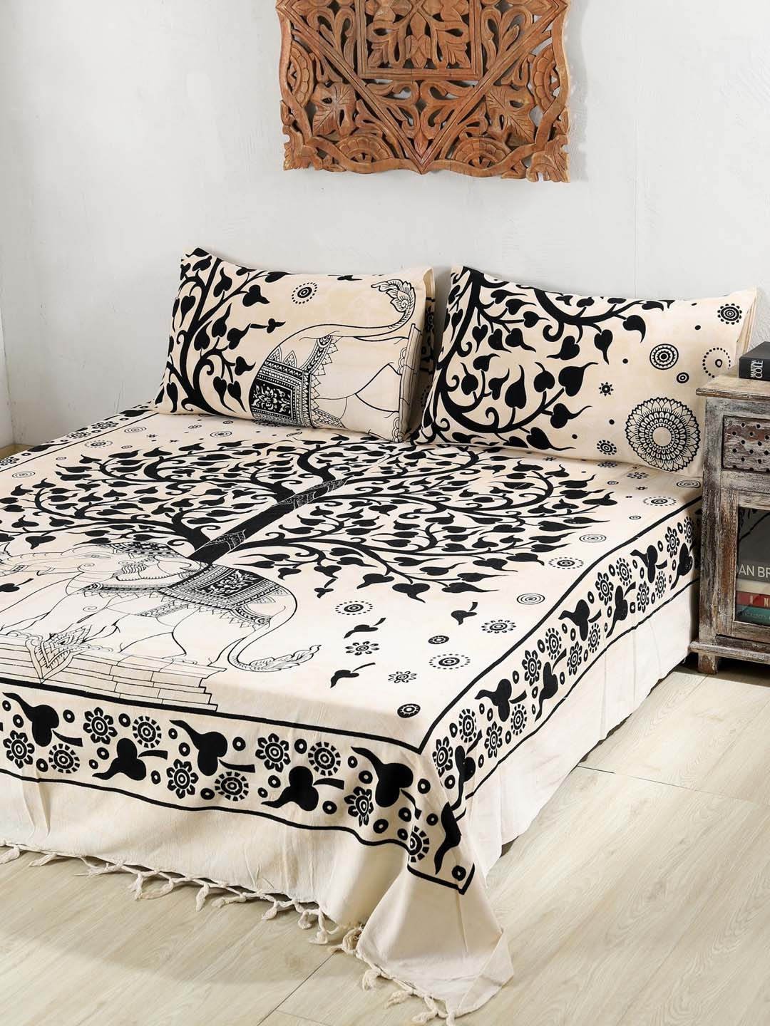 

HANDICRAFT PALACE Beige & Black Ethnic Motifs 180 TC Queen Bedsheet with 2 Pillow Covers