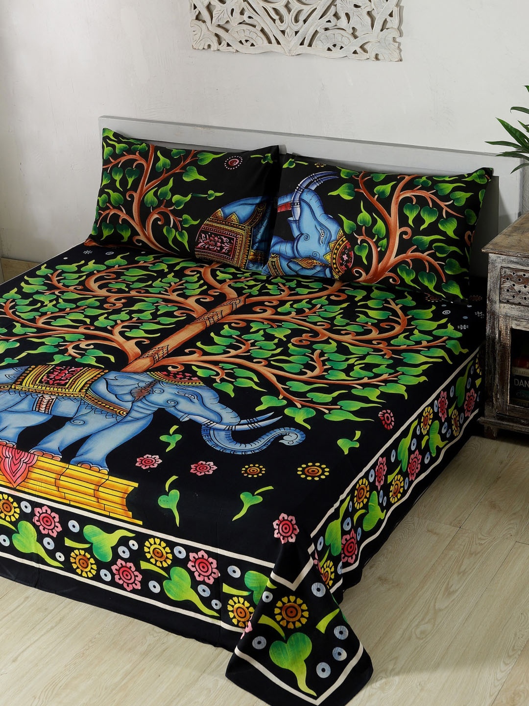 

HANDICRAFT PALACE Black & Blue Printed 144 TC Queen Bedsheet with 2 Pillow Covers