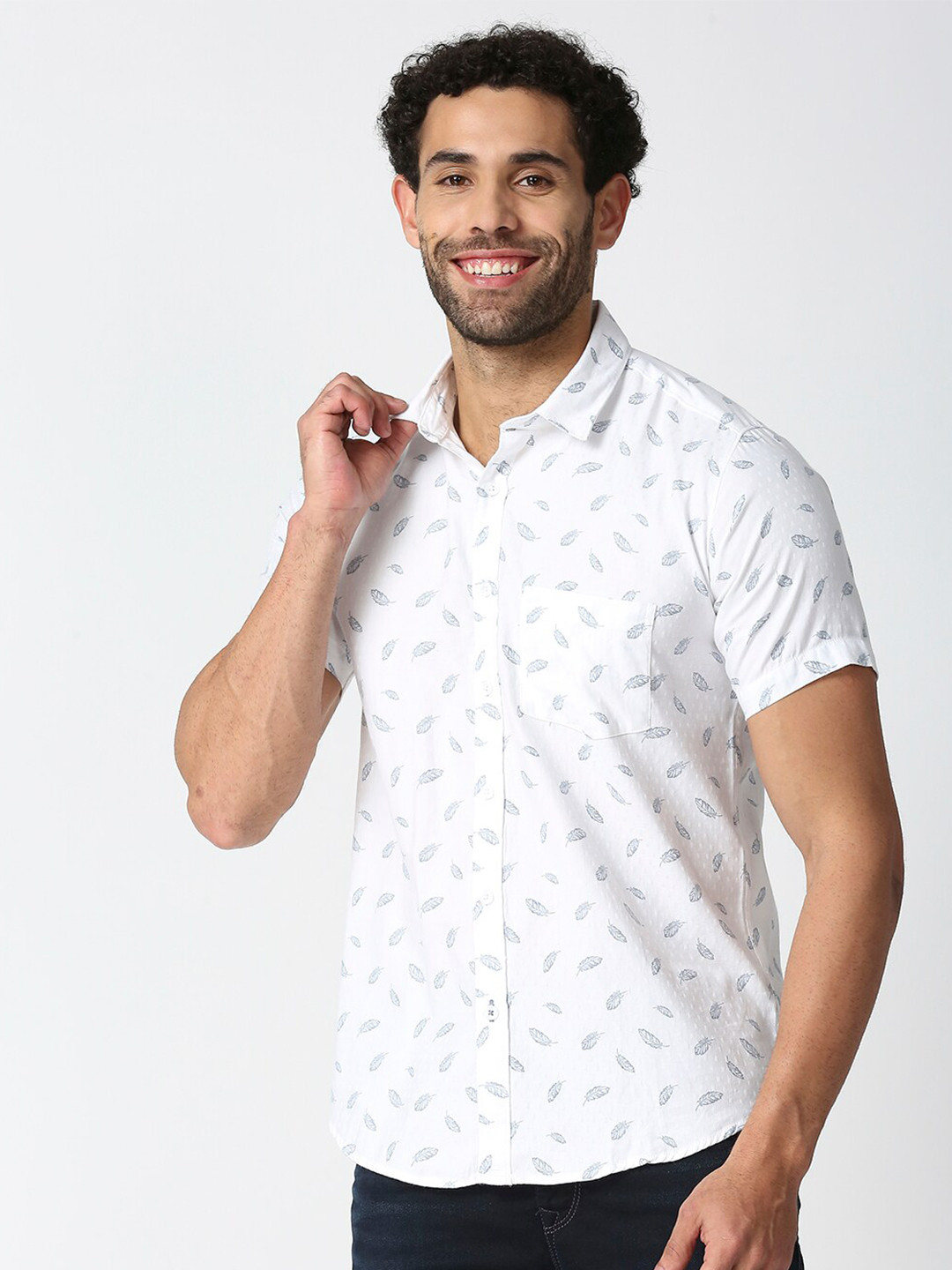 

Solemio Men White Slim Fit Cotton Floral Printed Casual Shirt