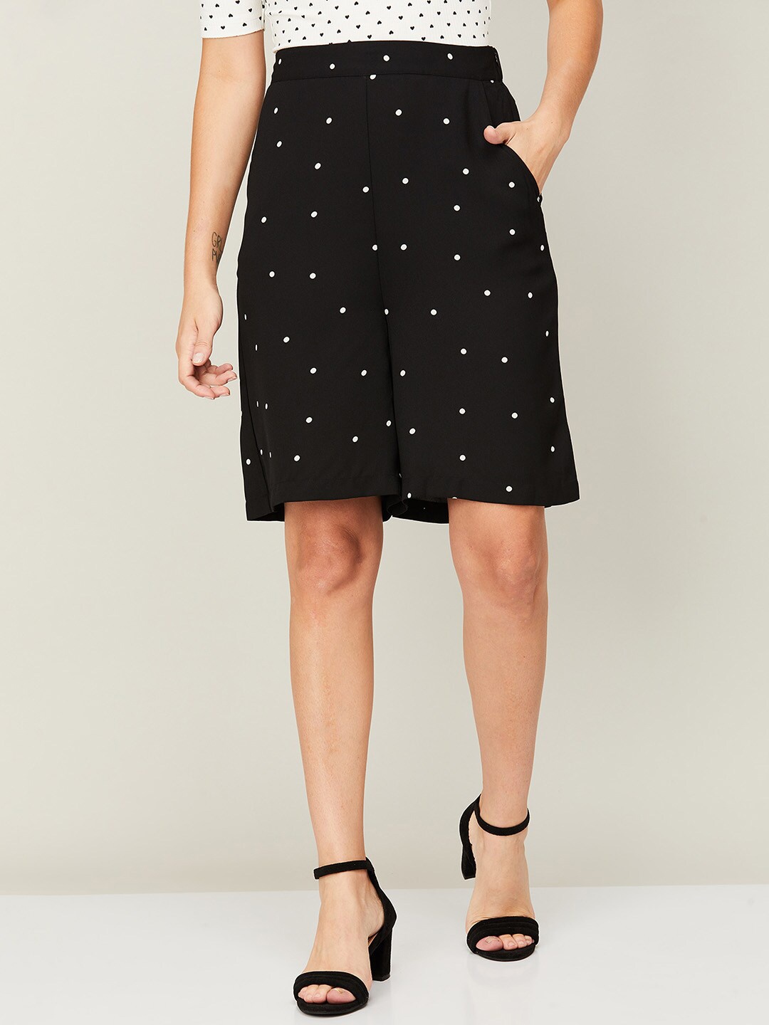 

CODE by Lifestyle Women Black Printed Pleated Culottes Trousers