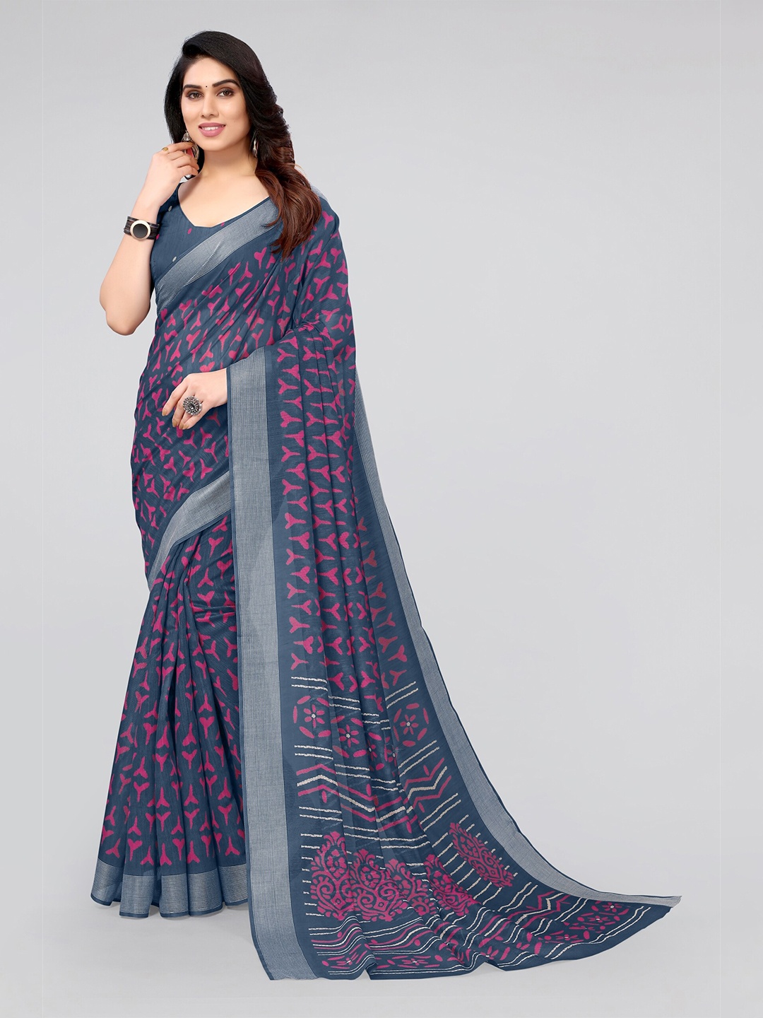 

MIRCHI FASHION Women Blue & Pink Floral Saree