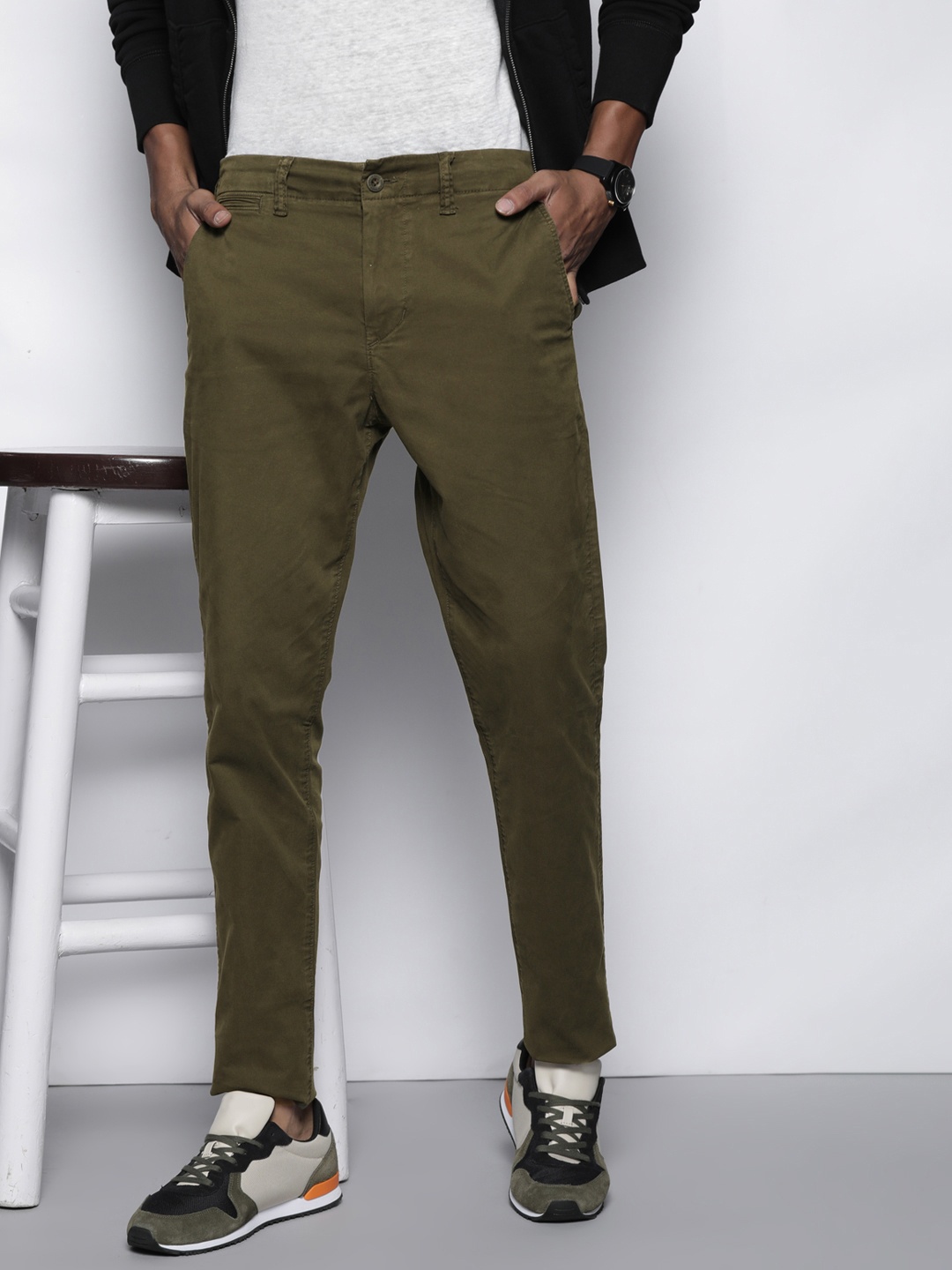 

AMERICAN EAGLE OUTFITTERS Men Olive Green Slim Fit Trousers