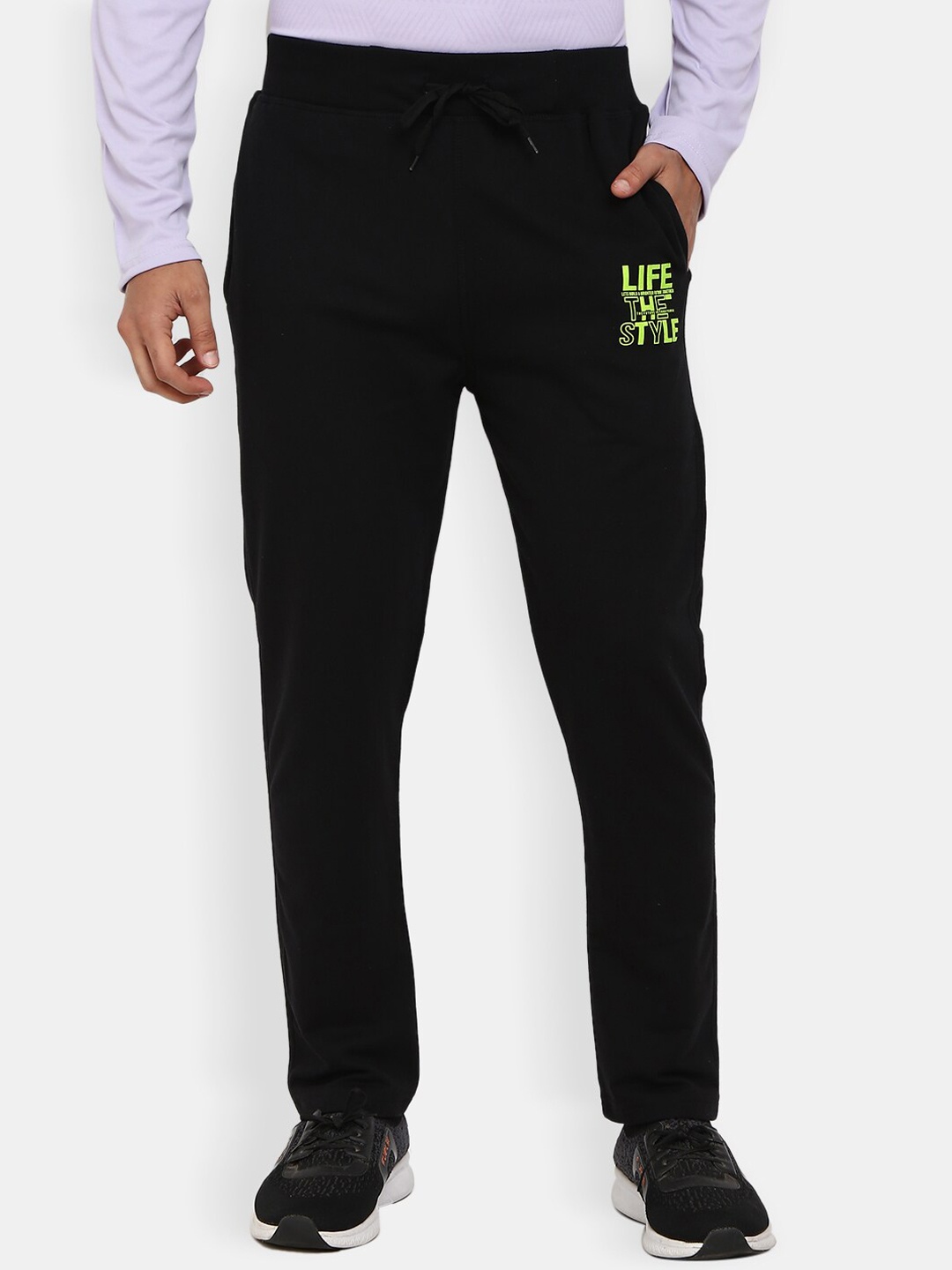 

V-Mart Men Black Solid Track Pant