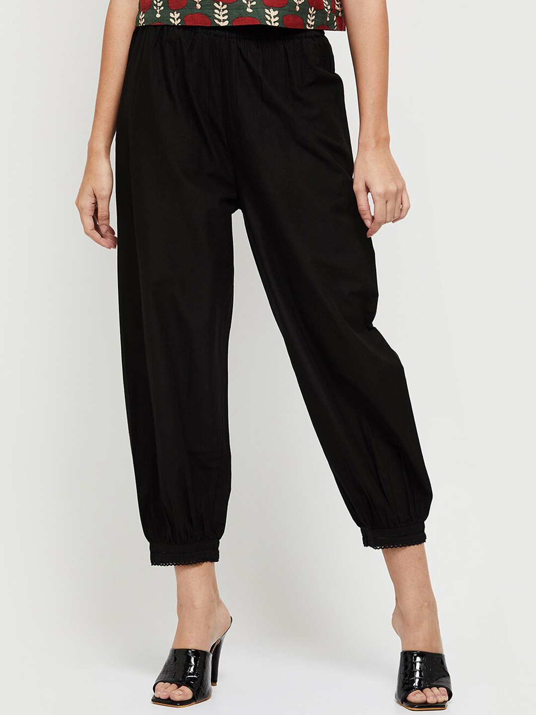 

max Women Black Solid Straight-Fit Cotton Salwar