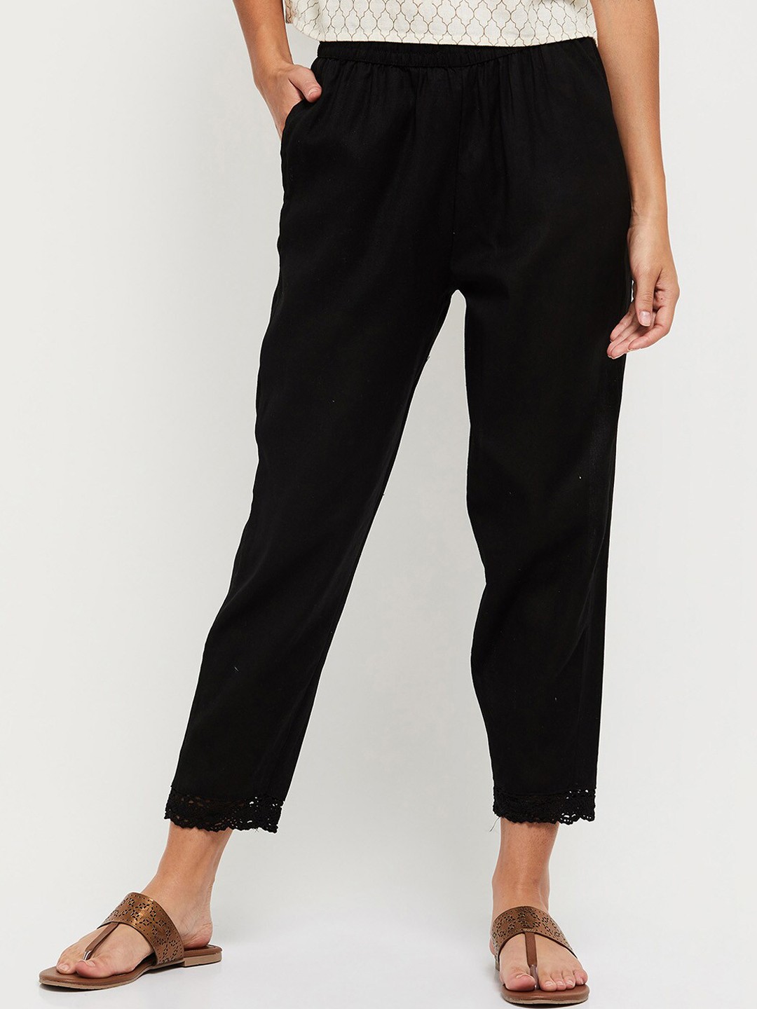 

max Women Black Wrinkle Free Cropped Trousers