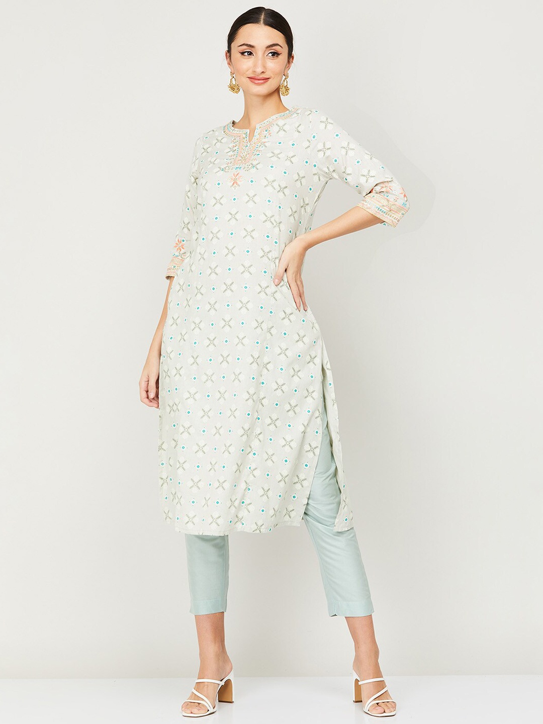 

Melange by Lifestyle Women White & Blue Ethnic Motifs Printed Keyhole Neck Kurta