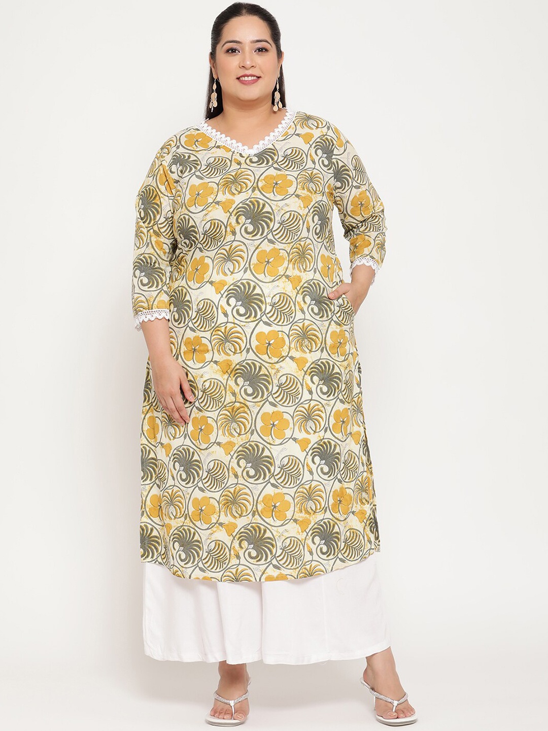 

Sringam Plus Size Women Off White Floral Printed Kurta