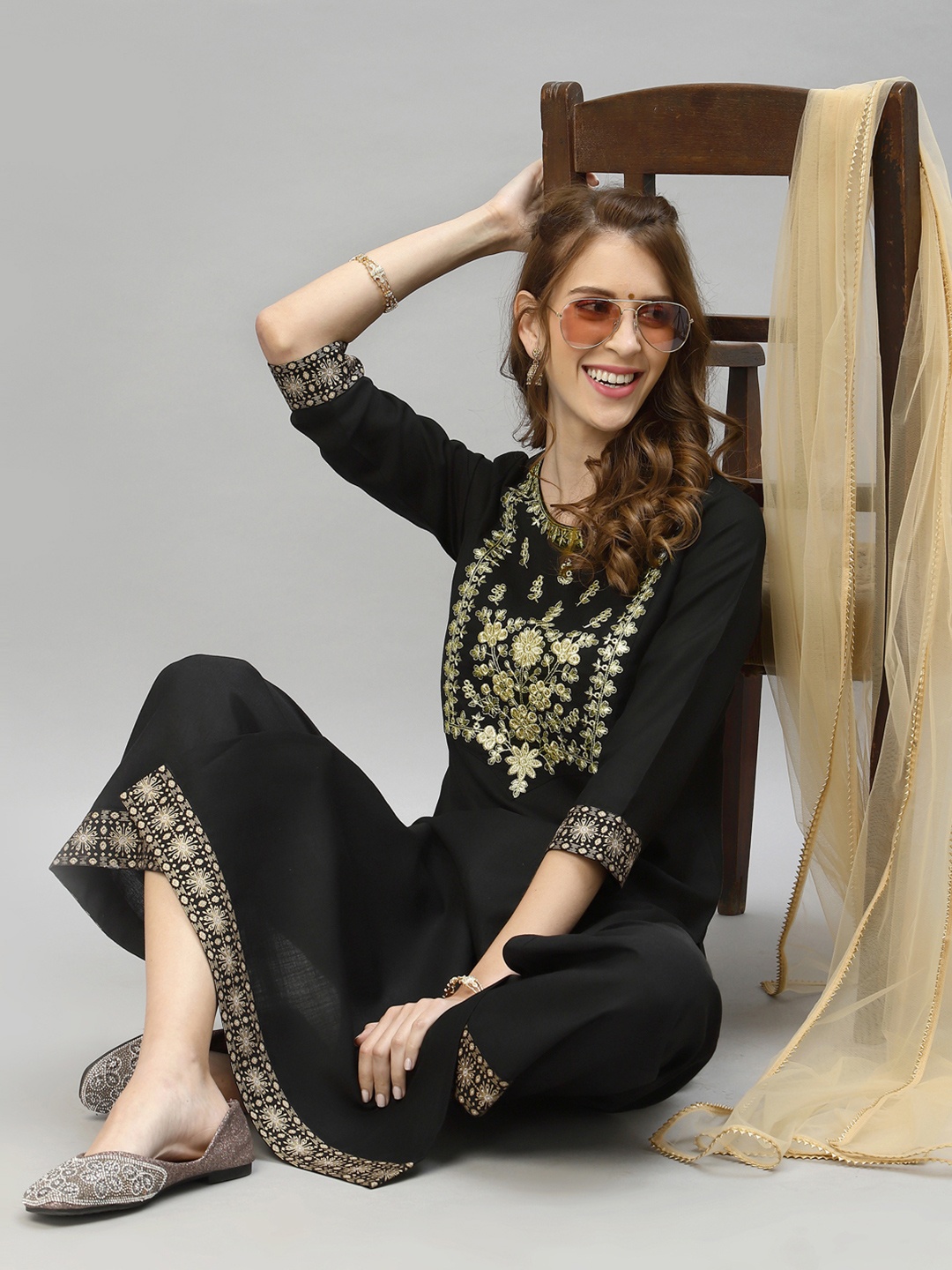 

SKYLEE Women Black Ethnic Motifs Embroidered Kurta & Palazzos With Dupatta