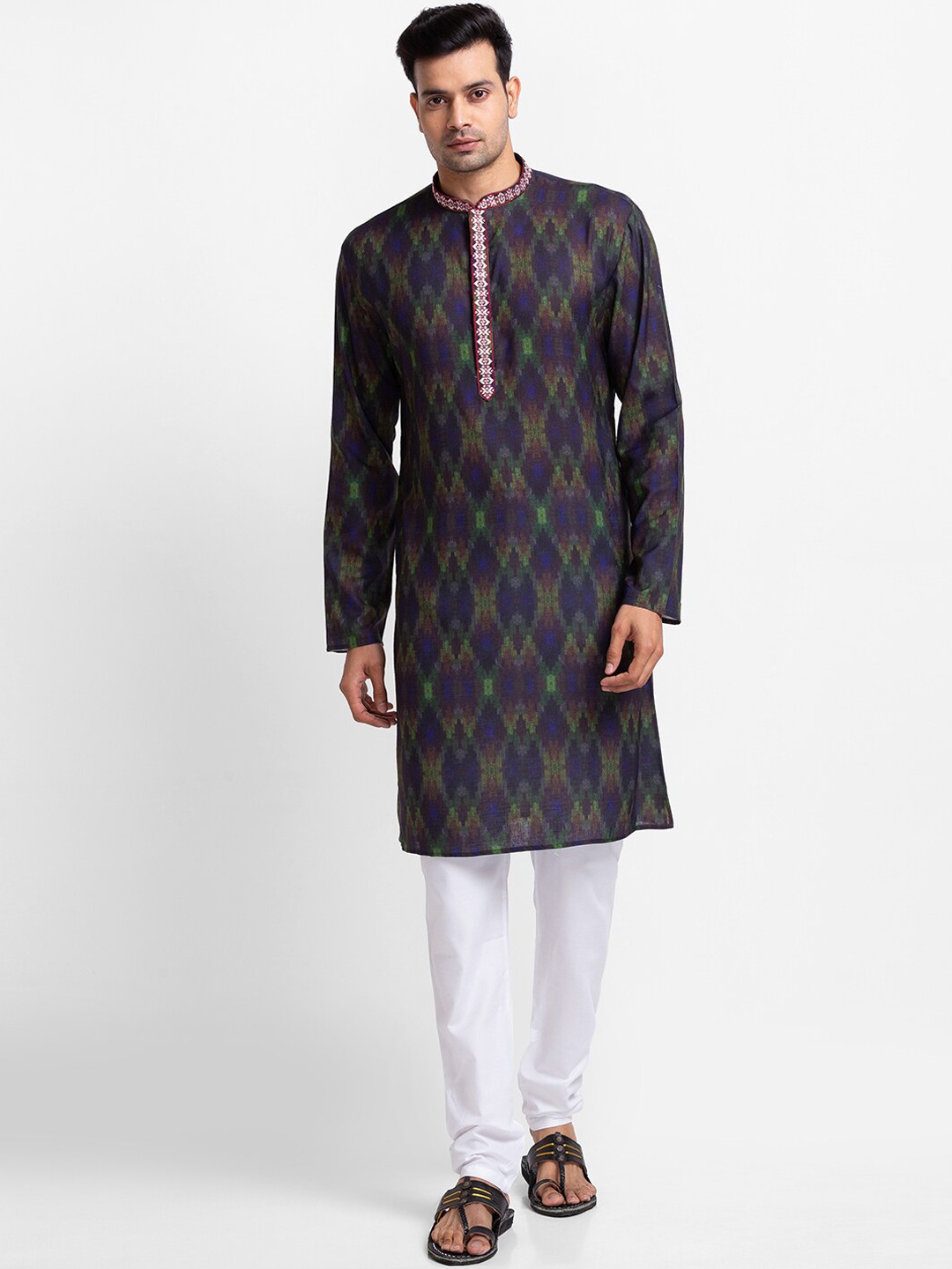 

SARVAMOHAN Men Blue Printed Kurta With Pyjamas