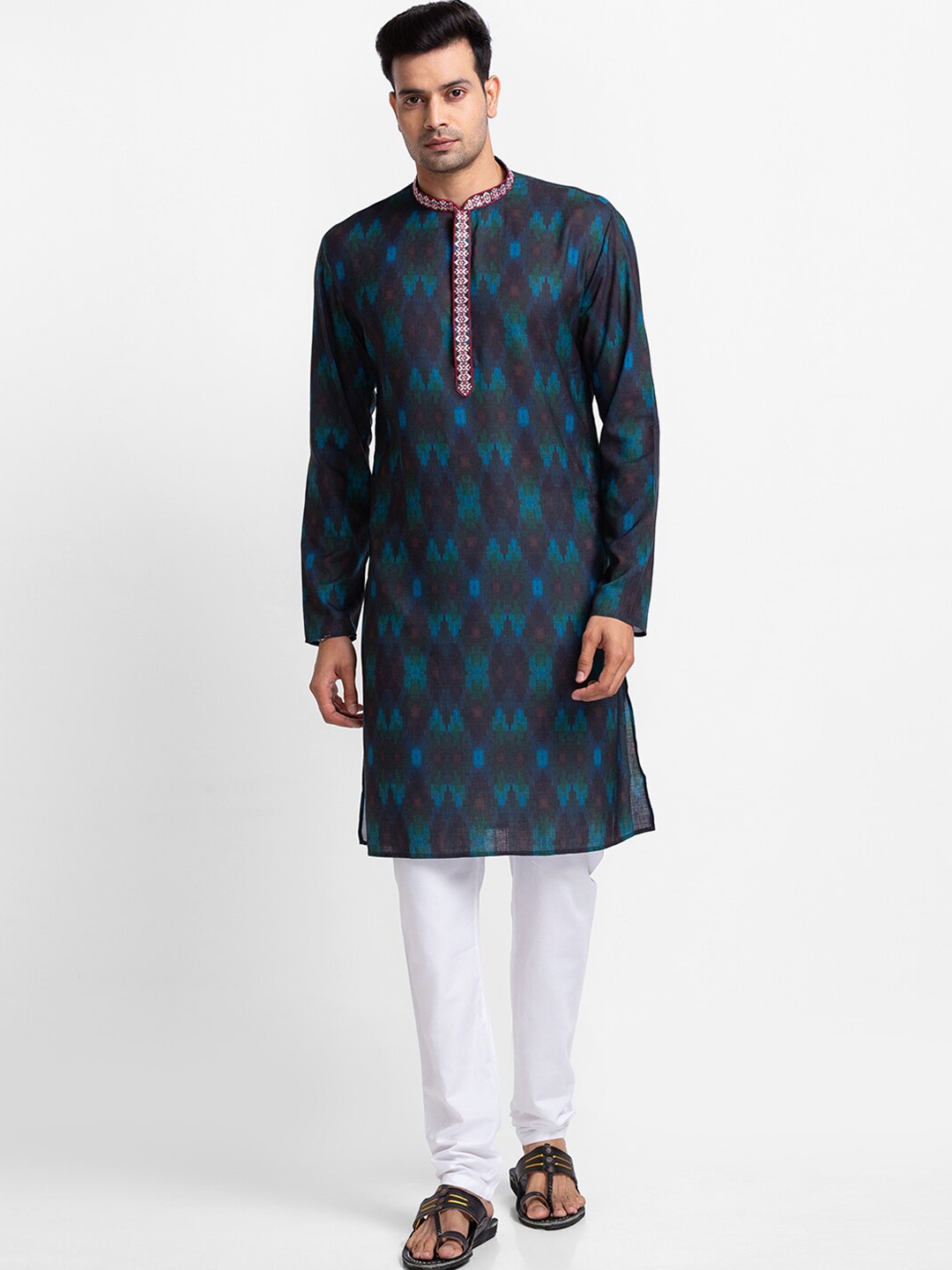 

SARVAMOHAN Men Teal Kurta with Churidar