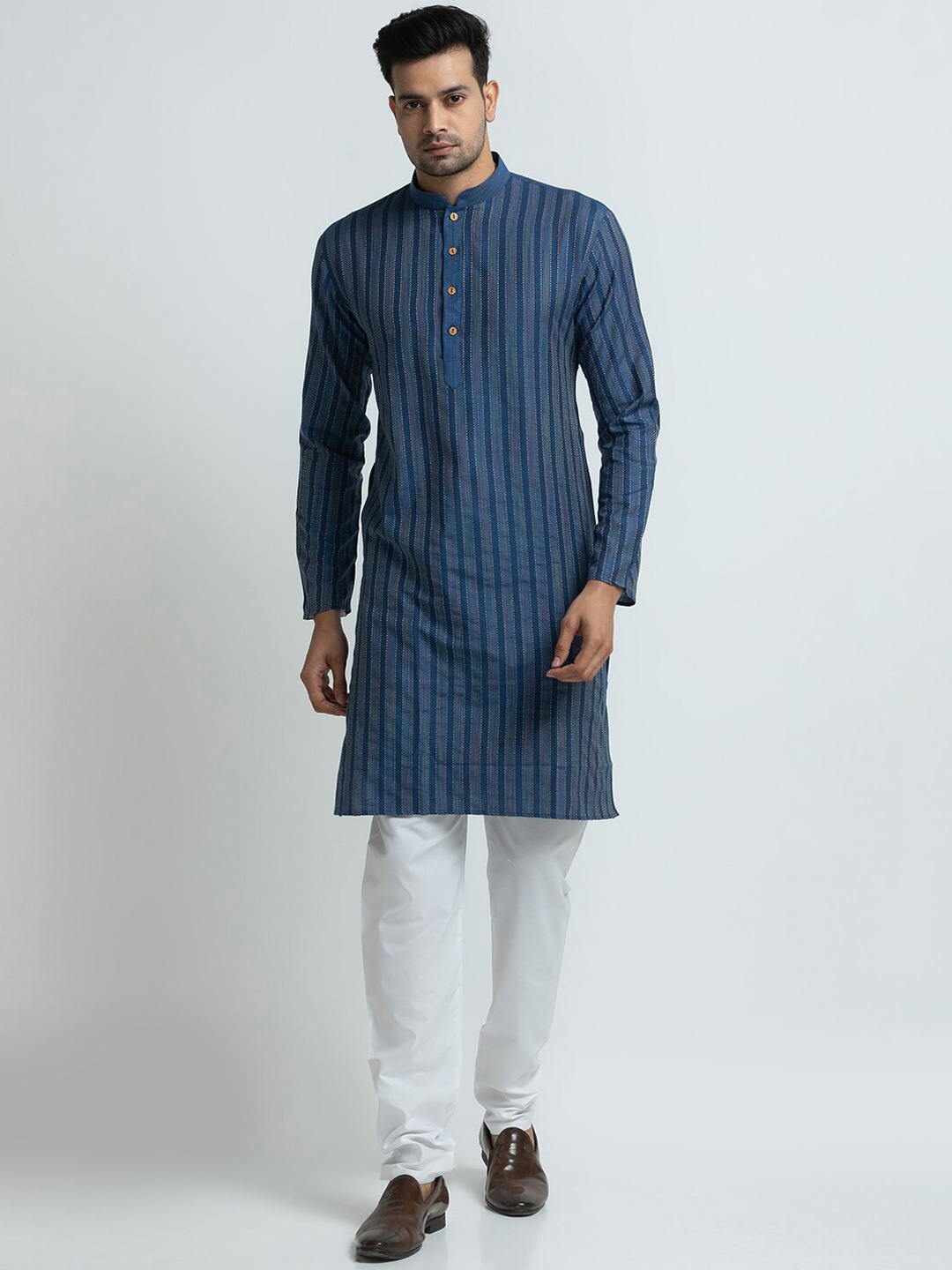 

SARVAMOHAN Men Blue Striped Pleated Kurta with Pyjama