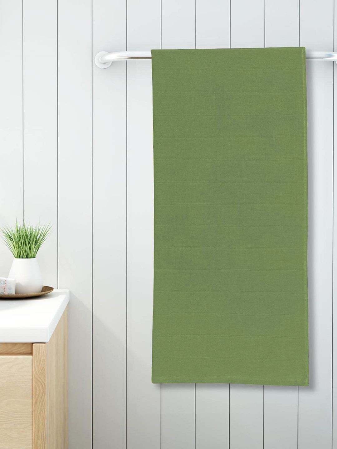 

Sleeping Owls- because your sleep matters Green Solid 250GSM Cotton Bath Towel