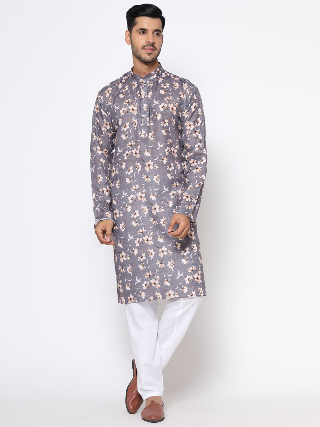 

Vastrasky Global Men Grey Floral Printed Mandarin Collar Khadi Kurta