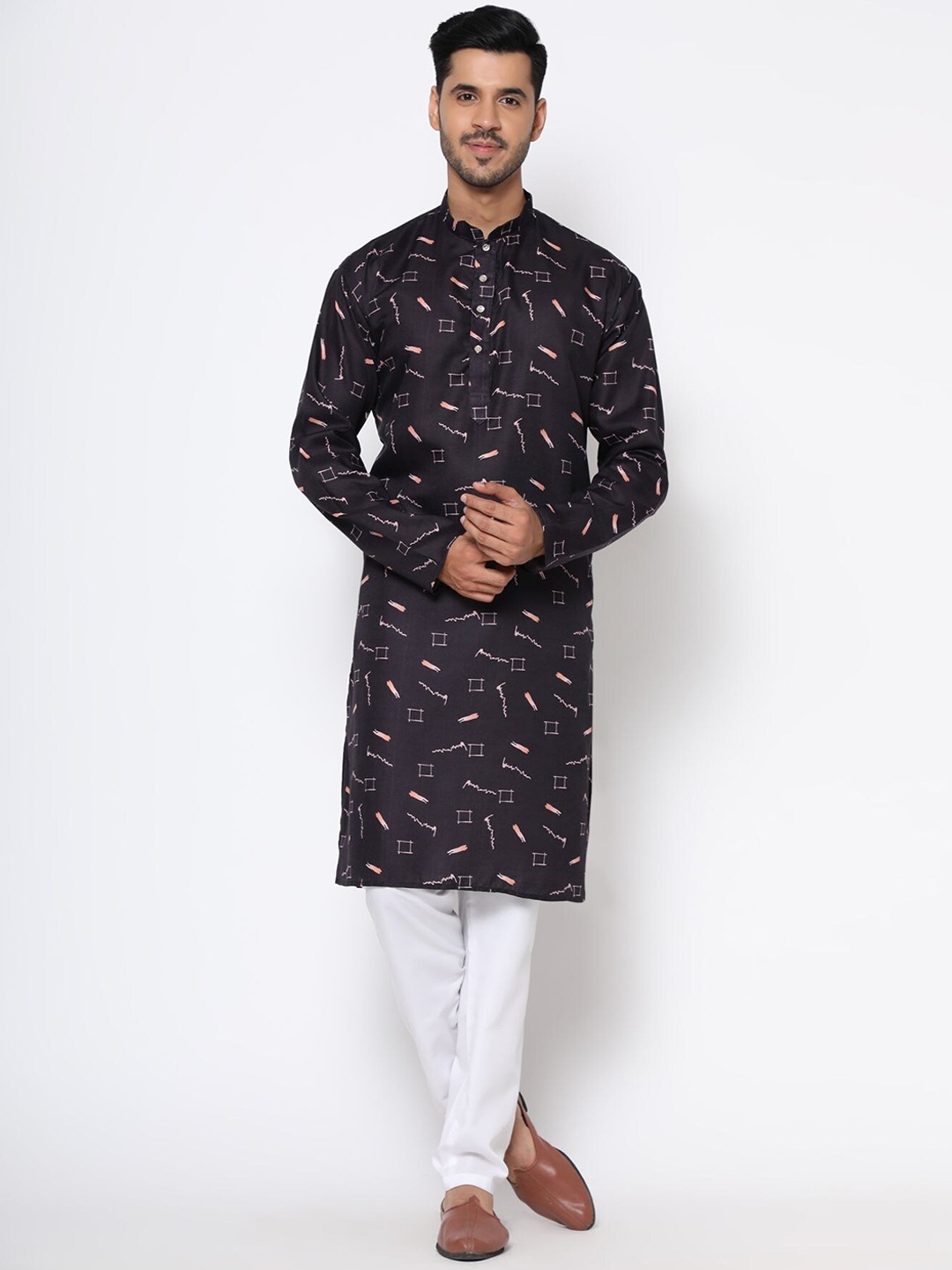 

Vastrasky Global Men Black Digital Printed Kurta