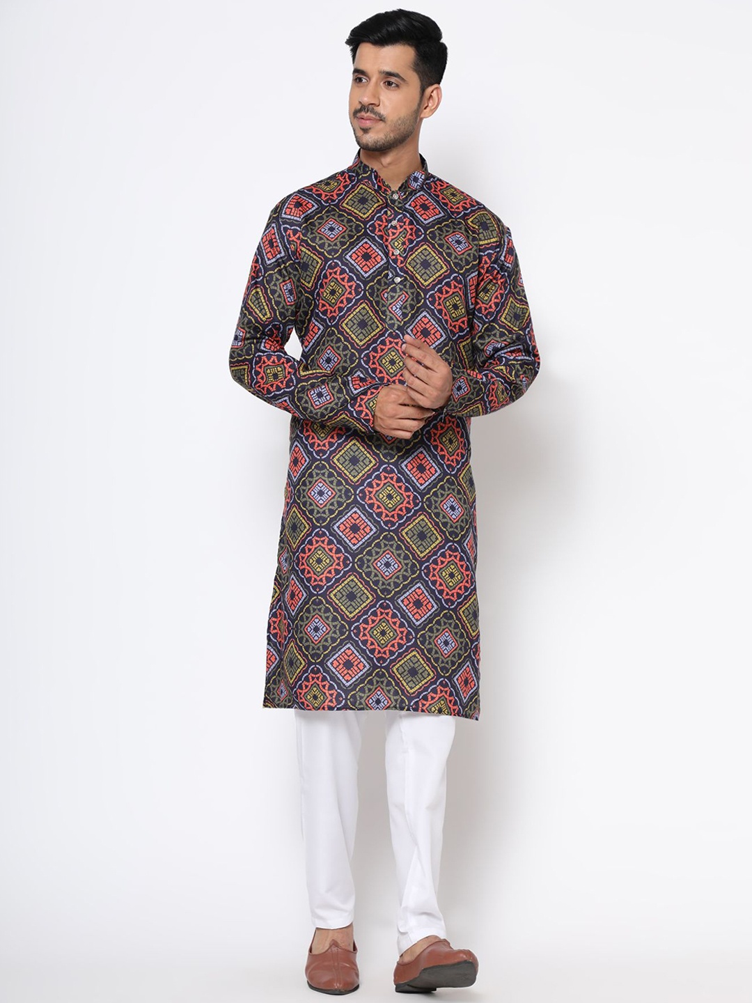 

Vastrasky Global Men Multicoloured Geometric Printed Thread Work Khadi Kurta, Multi