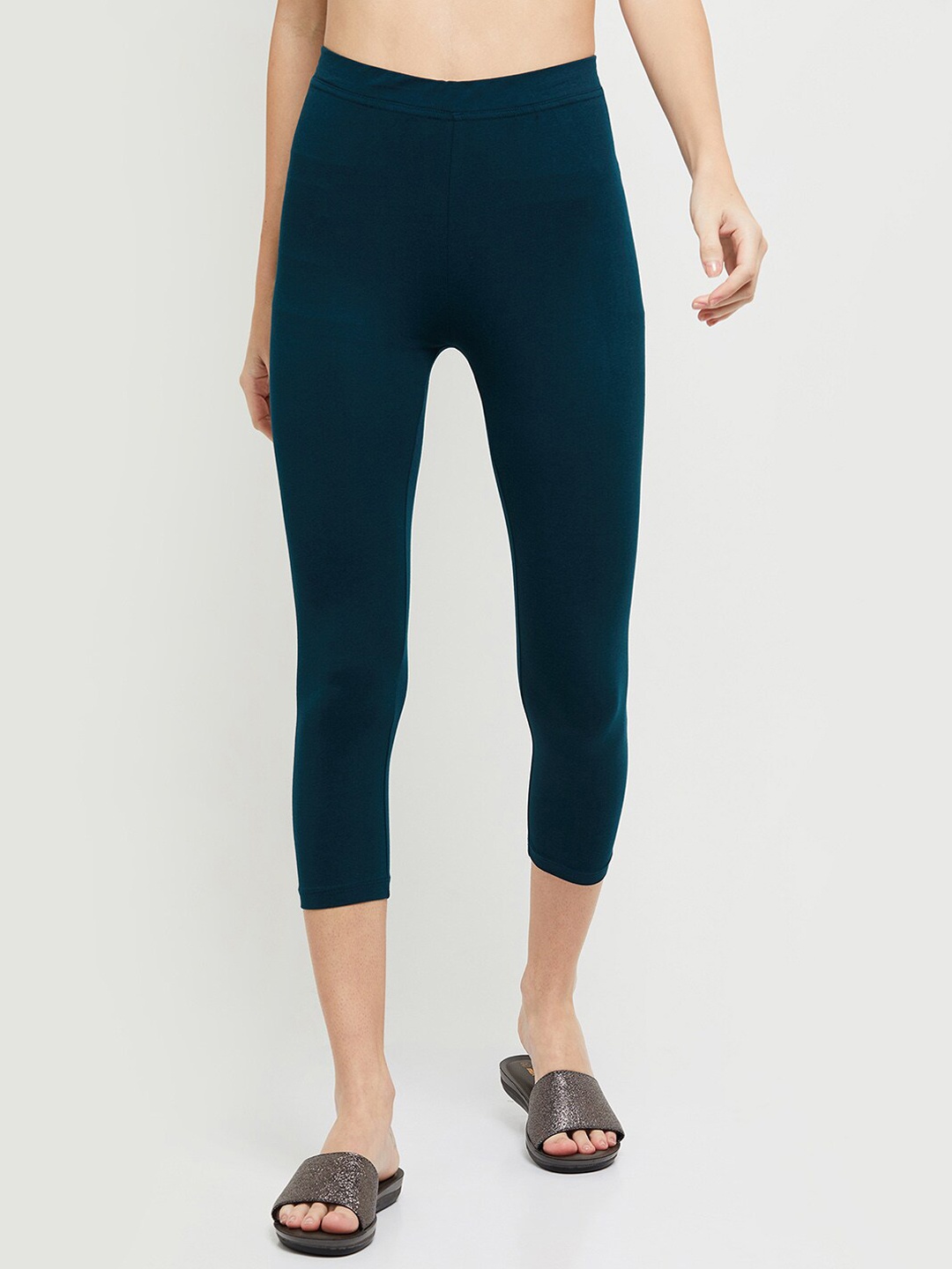 

max Women Teal Solid Cotton Three-Fourth Leggings